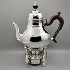 21st-century Italian sterling silver kettle in the Queen Anne style with a handle