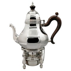 21st-century Italian sterling silver kettle in the Queen Anne style with a handle