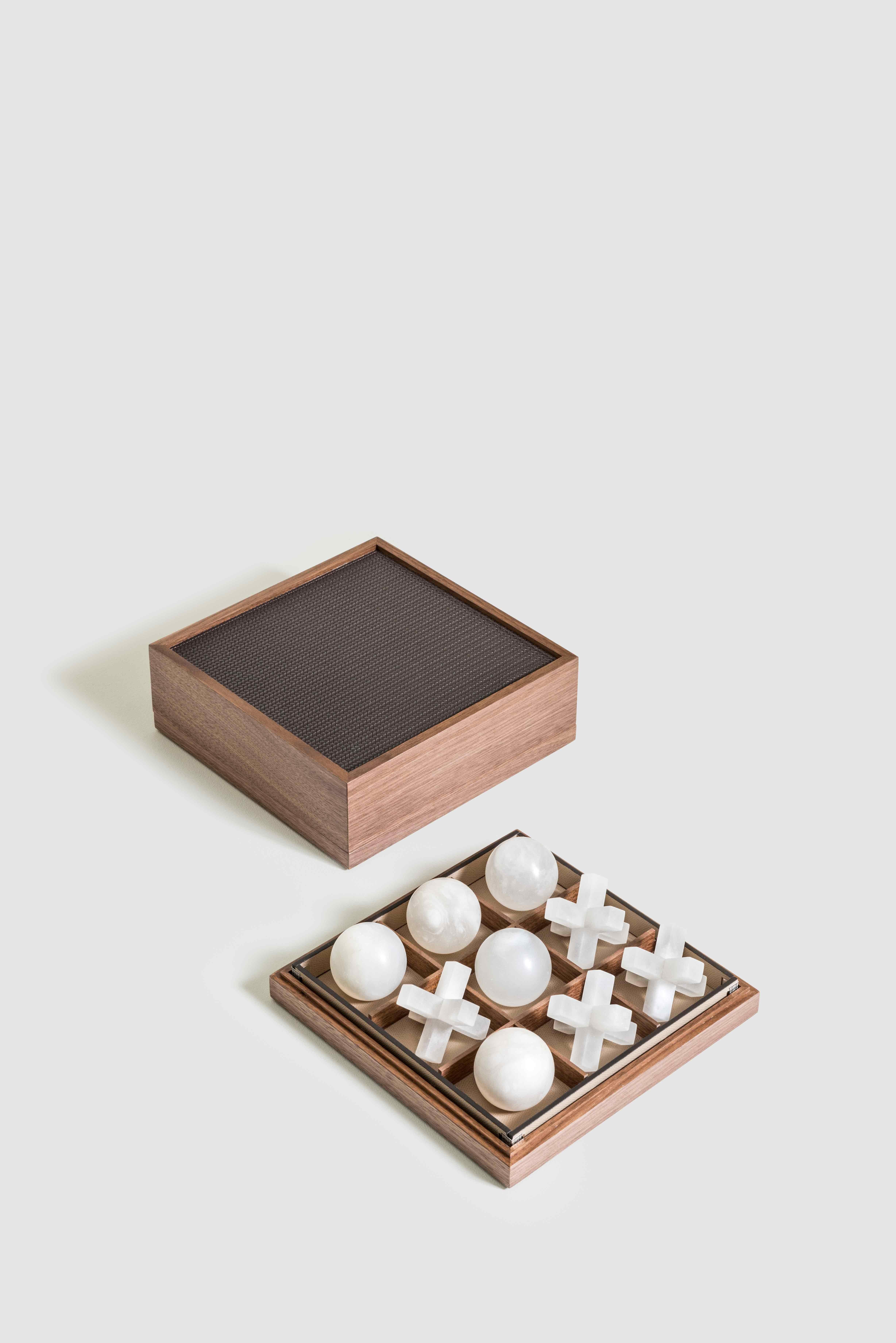 Modern 21st Century Italian Tic Tac Toe in Walnut and Leather with Alabaster Pieces For Sale