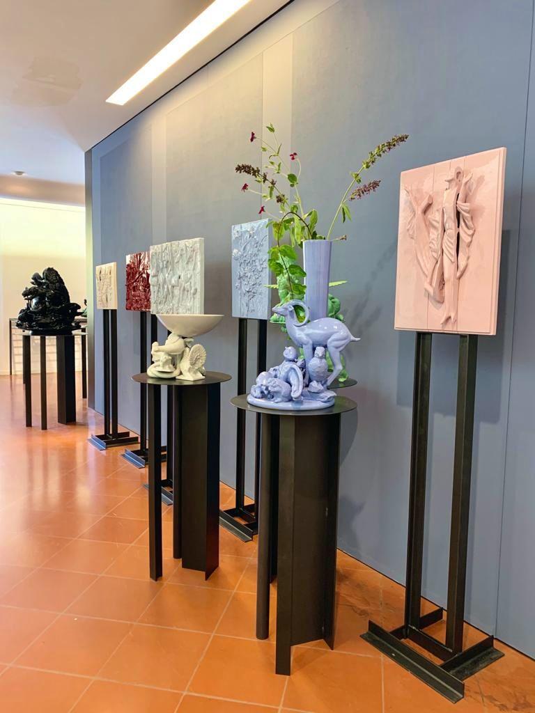 21. Jahrhundert Italien Blume Flieder Panel, Ceramica Gatti, Designer A. Anastasio (Italienisch) im Angebot
