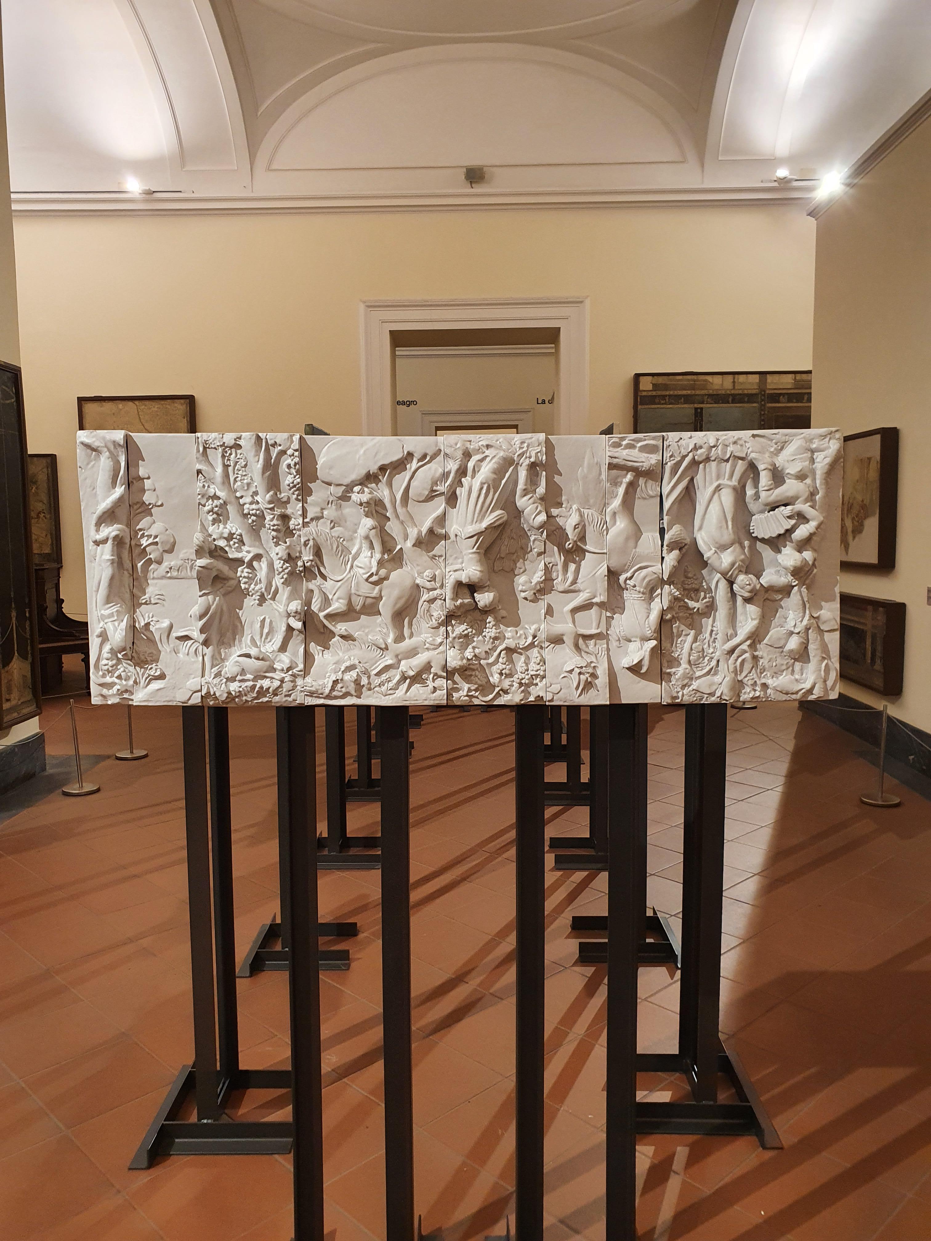 21. Jahrhundert Italien, weiße Ernteplatte, Keramik Gatti, Designer A. Anastasio (Moderne) im Angebot