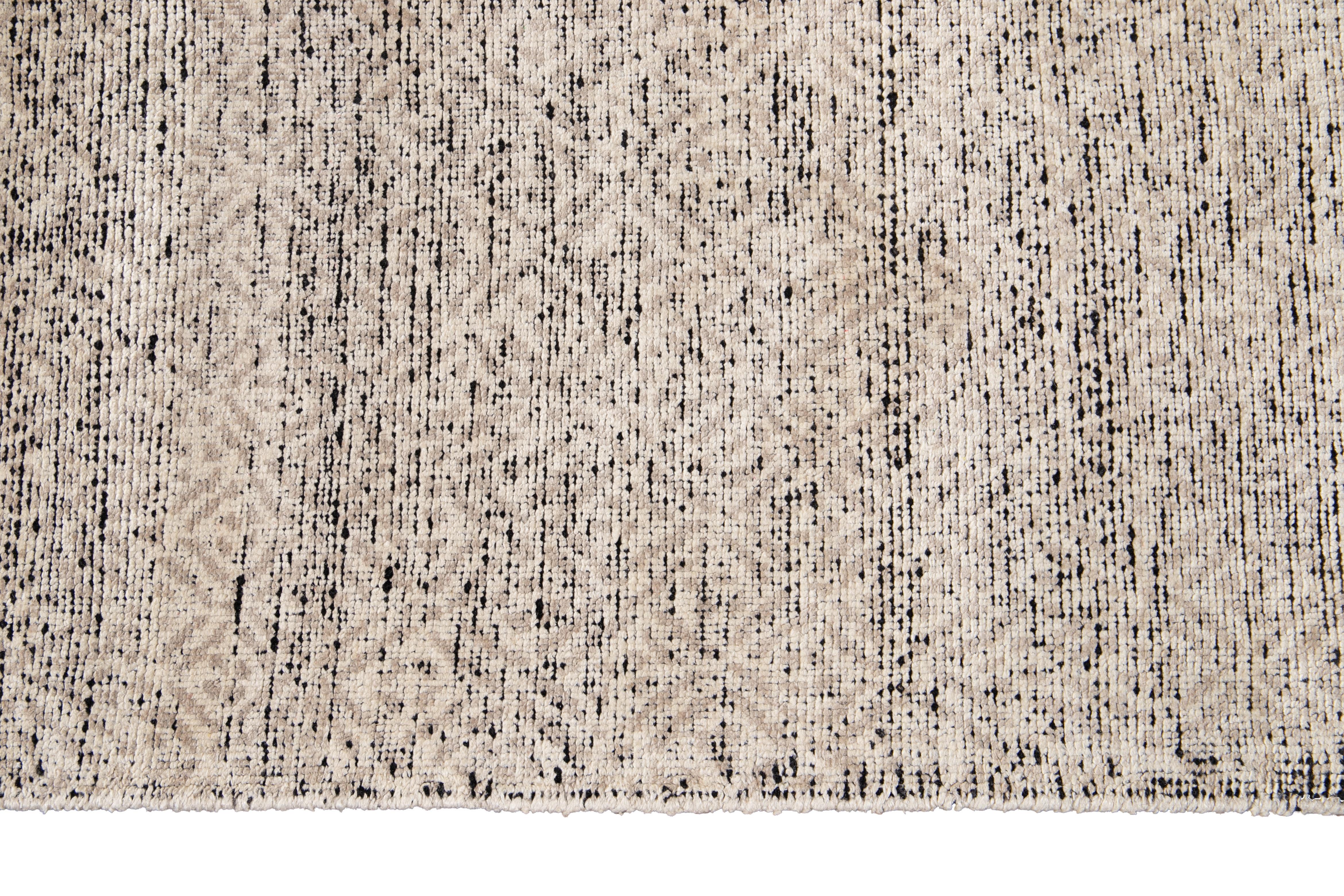 21st Century Ivory Transitional Style Wool and Silk Rug For Sale 2