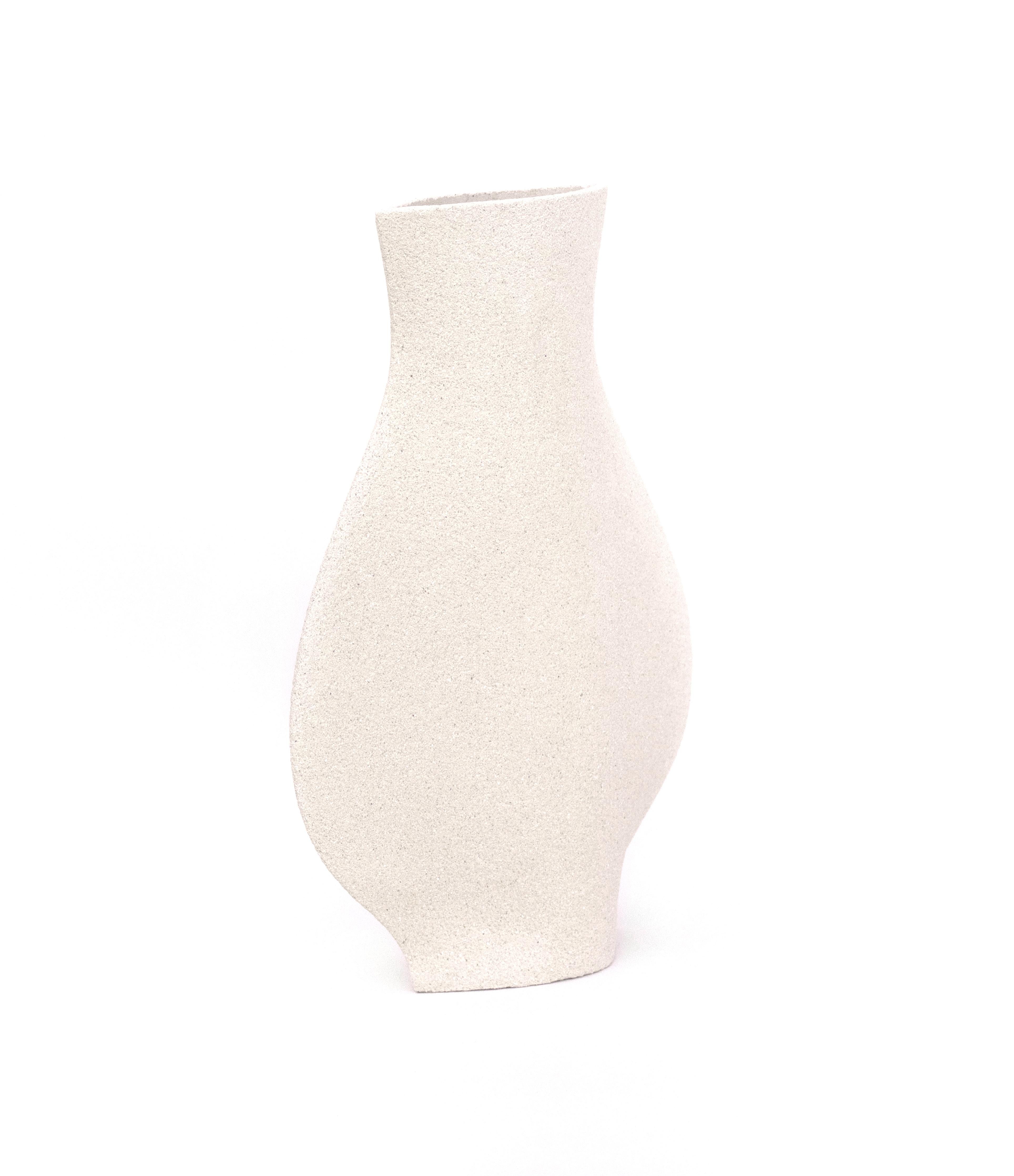 Jarre - white

Hand-crafted in our studio in France.

H: 24.5 cm / L: 19 cm
H: 9.5 inch. / L: 7.5 inch.

- Stoneware fired at high temperature finished with transparent glossy glaze inside.
- Raw exterior showcasing the natural aspect of the
