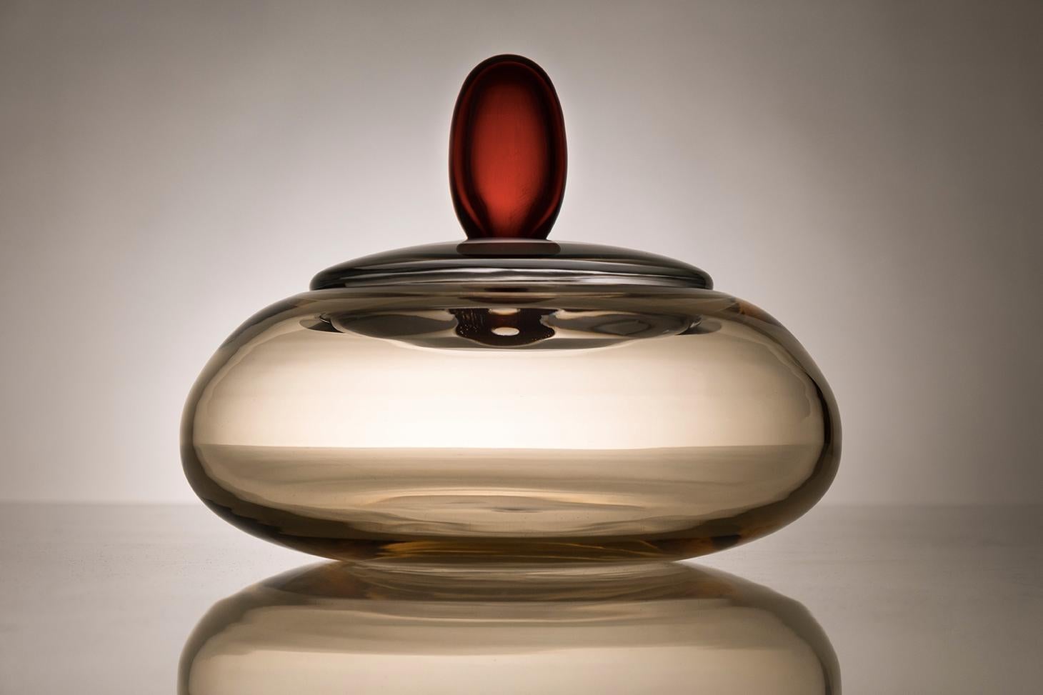 21st century Karim Rashid centerpiece container Murano glass various colors.
Designed by Karim Rashid, Kountess is a stately, sculptural jar with a lid. Just like its twin model, Kount, Kountess can also have different uses, whether aesthetic,