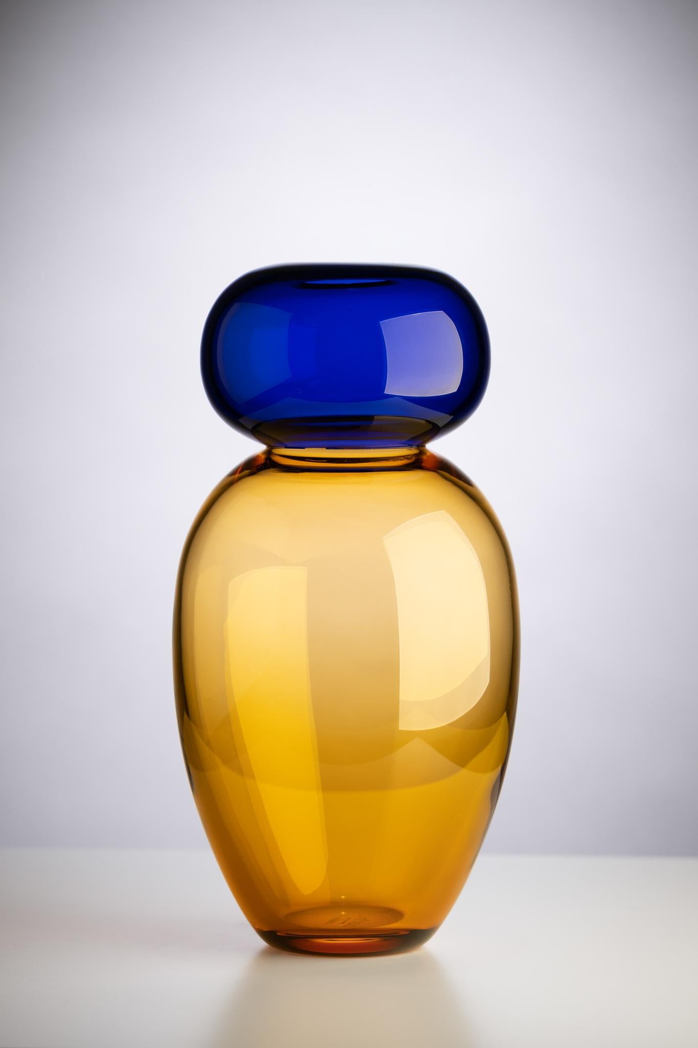XXIe siècle et contemporain Vase Queen Karim Rashid du 21e siècle en verre de Murano couleur miel et bleu océan  en vente