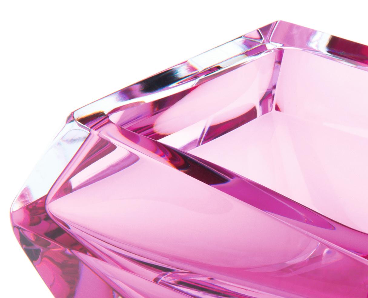 Kastle small bowl, Murano glass, by Karim Rashid, 21st century.
Karim Rashid has conceived for Purho a mini collection of bowls and vases characterized by their faceted, structural form and abstract elegance. Irresistible because of the unusual and