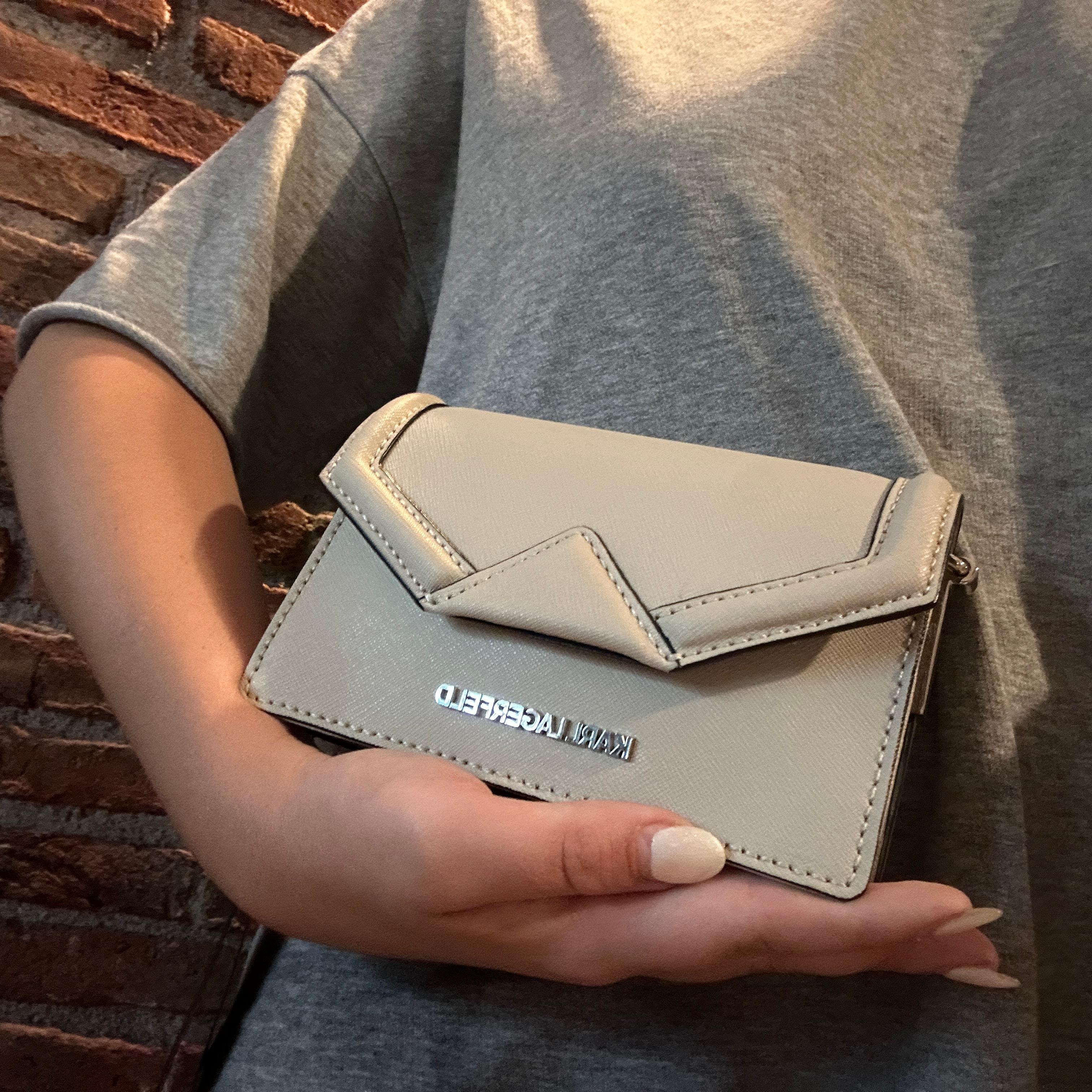 Pochette a busta geometrica del 21° secolo Karl Lagerfeld Mini Beige in vendita 6