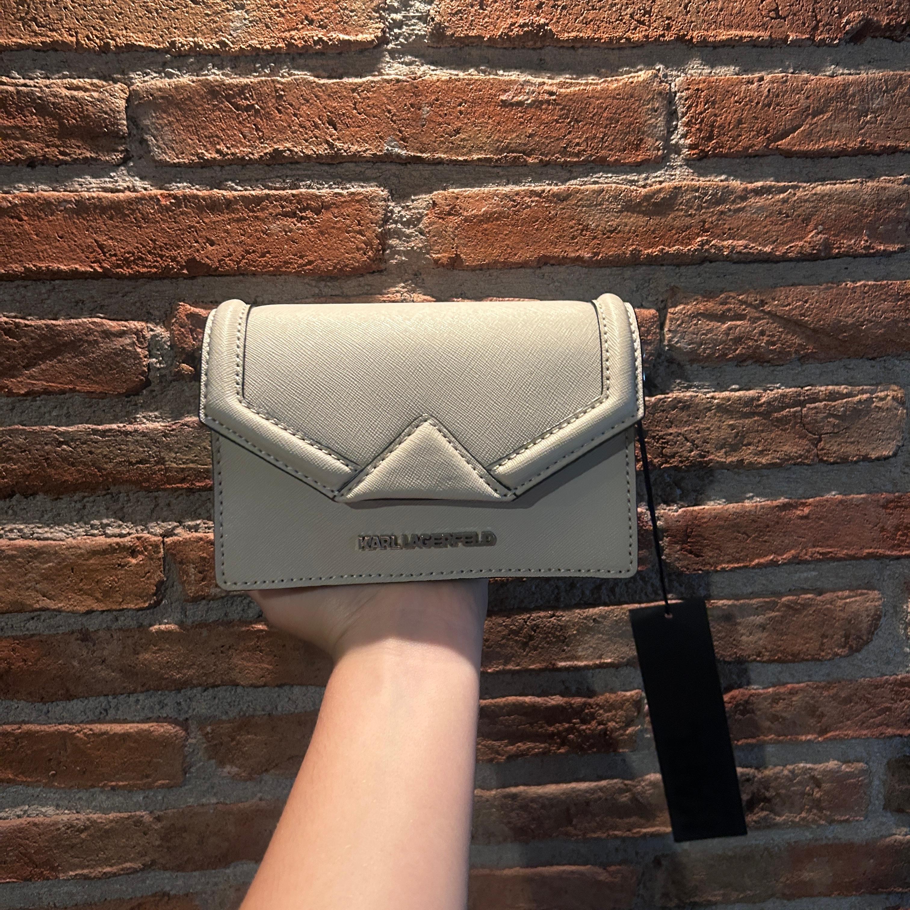 Pochette a busta geometrica del 21° secolo Karl Lagerfeld Mini Beige in vendita 7