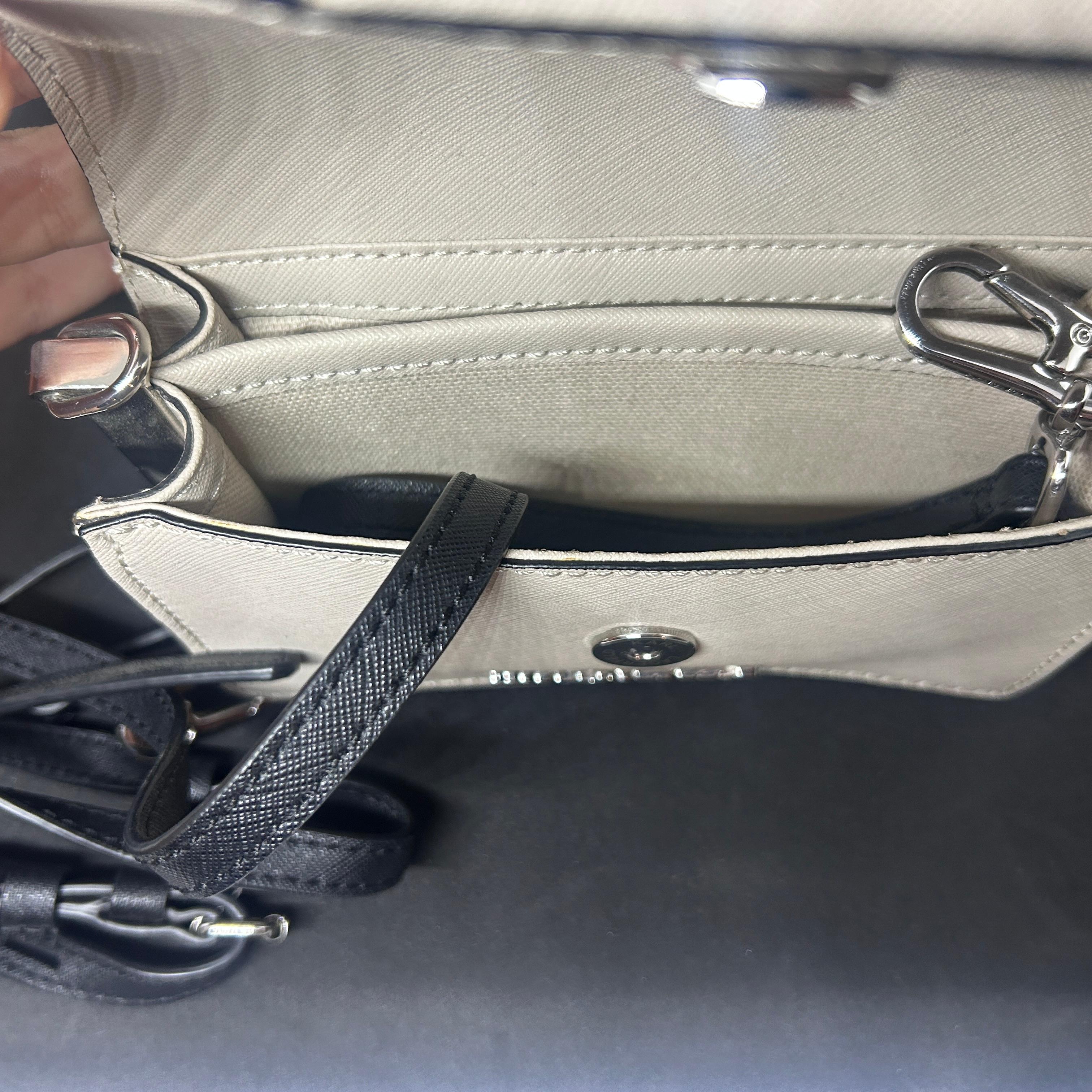 Donna Pochette a busta geometrica del 21° secolo Karl Lagerfeld Mini Beige in vendita
