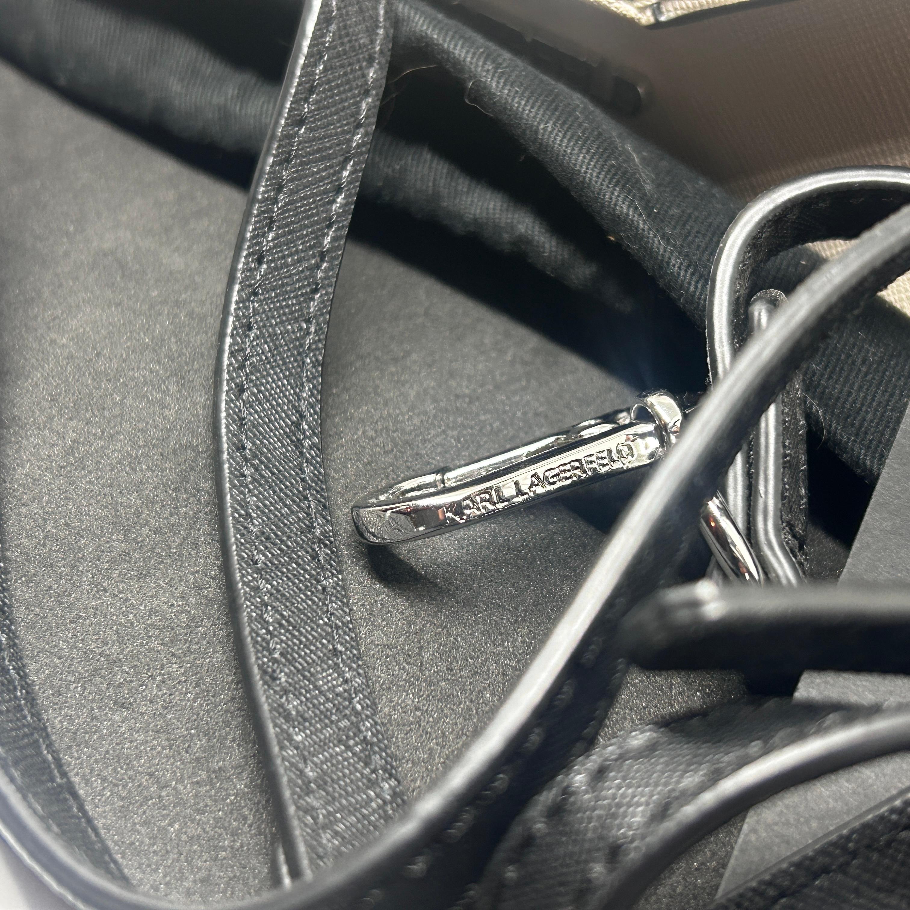 Pochette a busta geometrica del 21° secolo Karl Lagerfeld Mini Beige in vendita 5