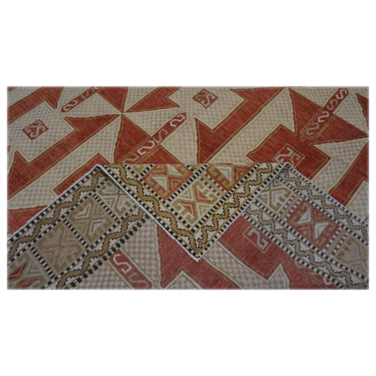 Kazakischer roter und elfenbeinfarbener Wollteppich aus dem 21. Jahrhundert (21. Jahrhundert und zeitgenössisch) im Angebot