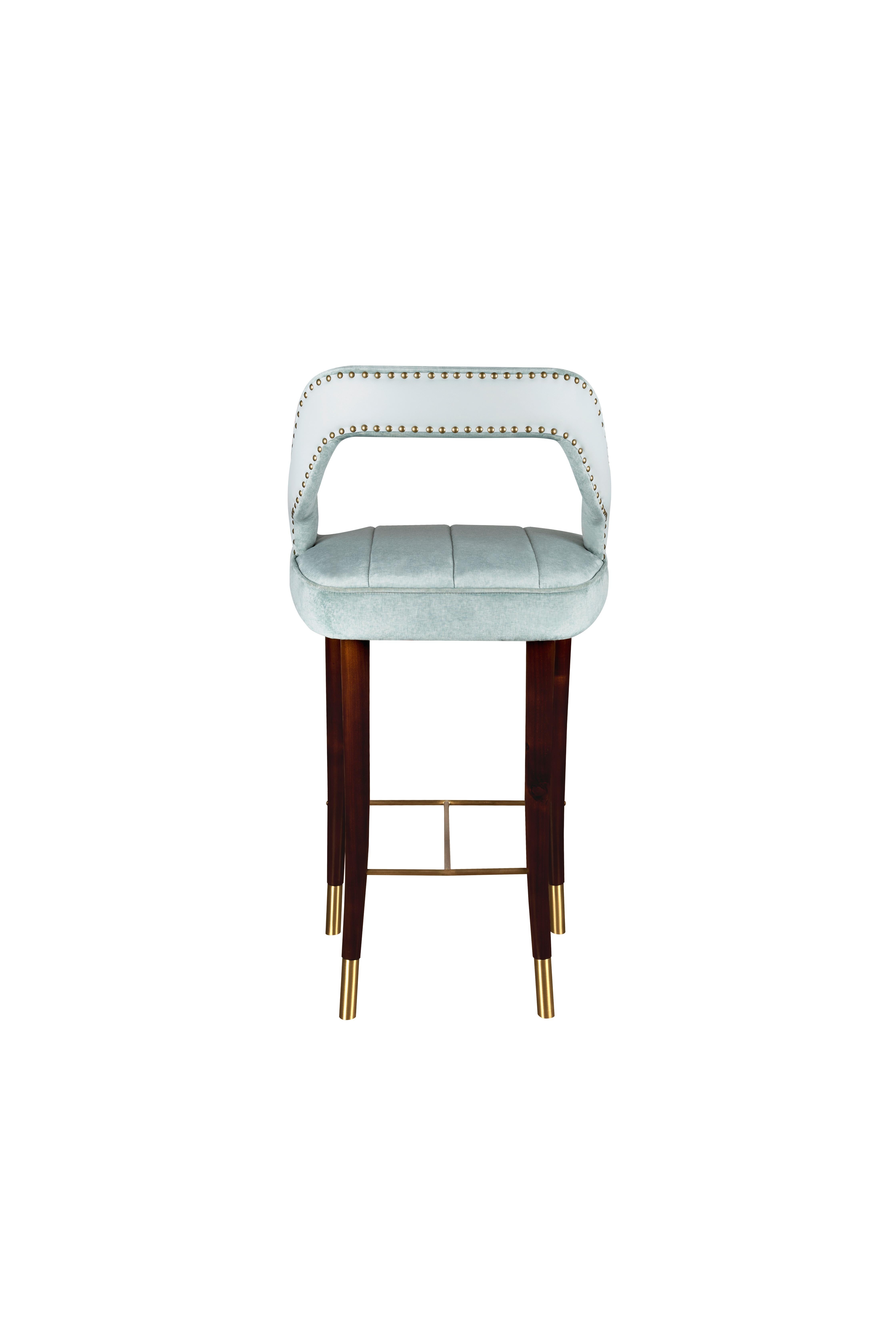 Laiton 21e siècle, chaise de bar Kelly en velours de coton et bois de hêtre en vente