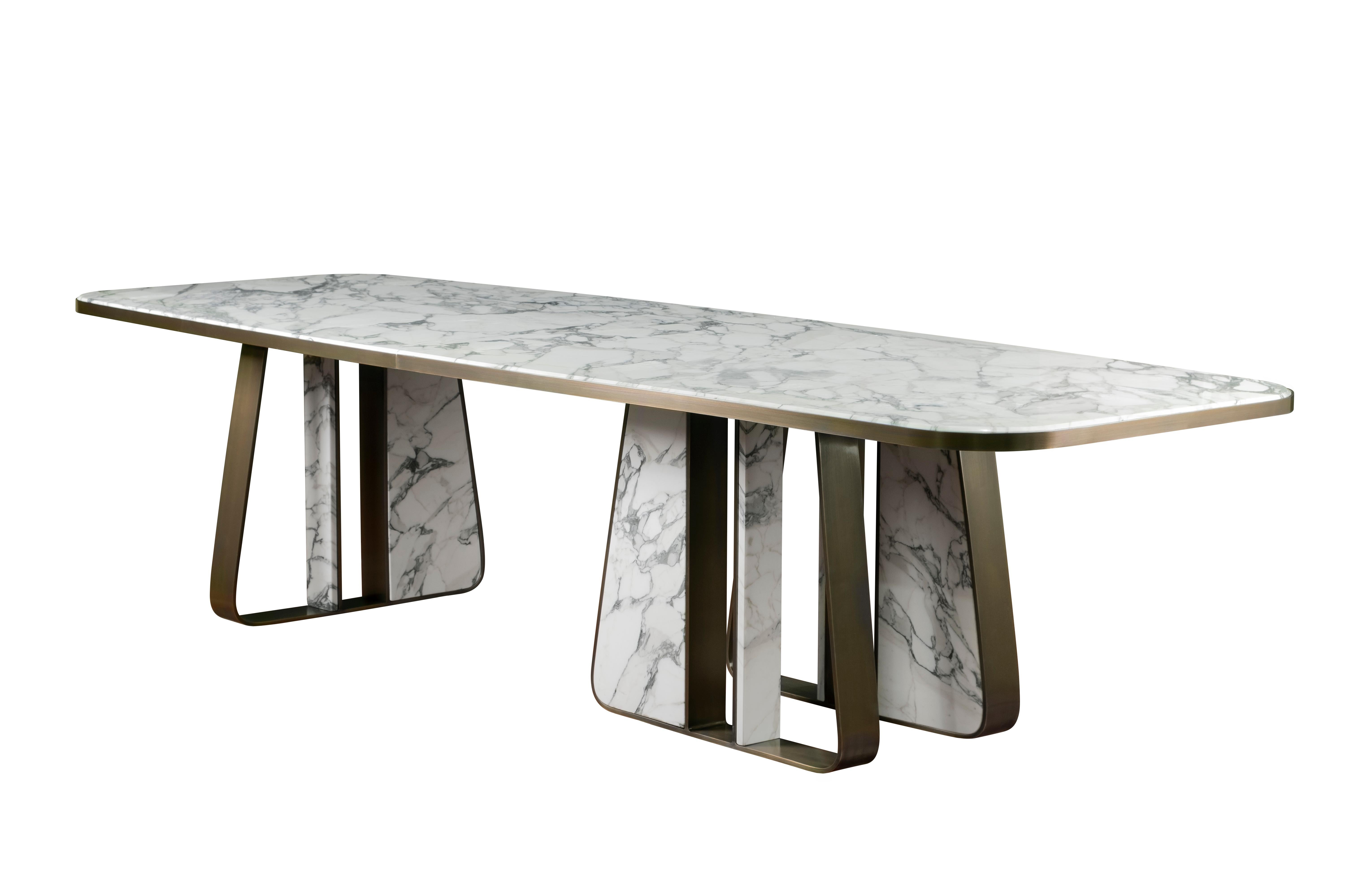 Siglo XXI Mesa de comedor Kenai Mármol Latón. Fabricado en Portugal por Porus Studio en Nuevo estado para la venta en RIO TINTO, PT
