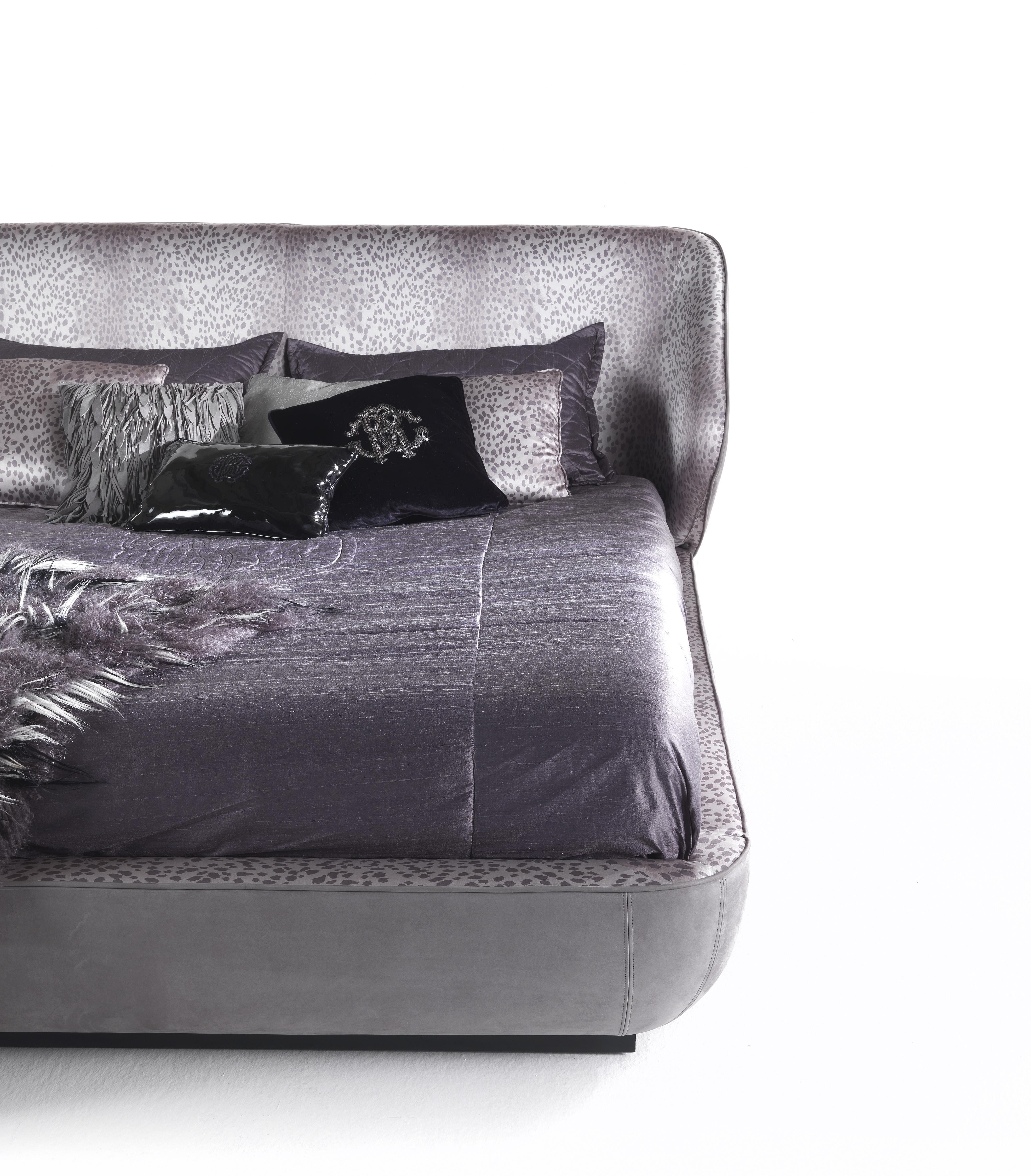 Italian 21st Century Key West Bed in Fabric by Roberto Cavalli Home Interiors For Sale