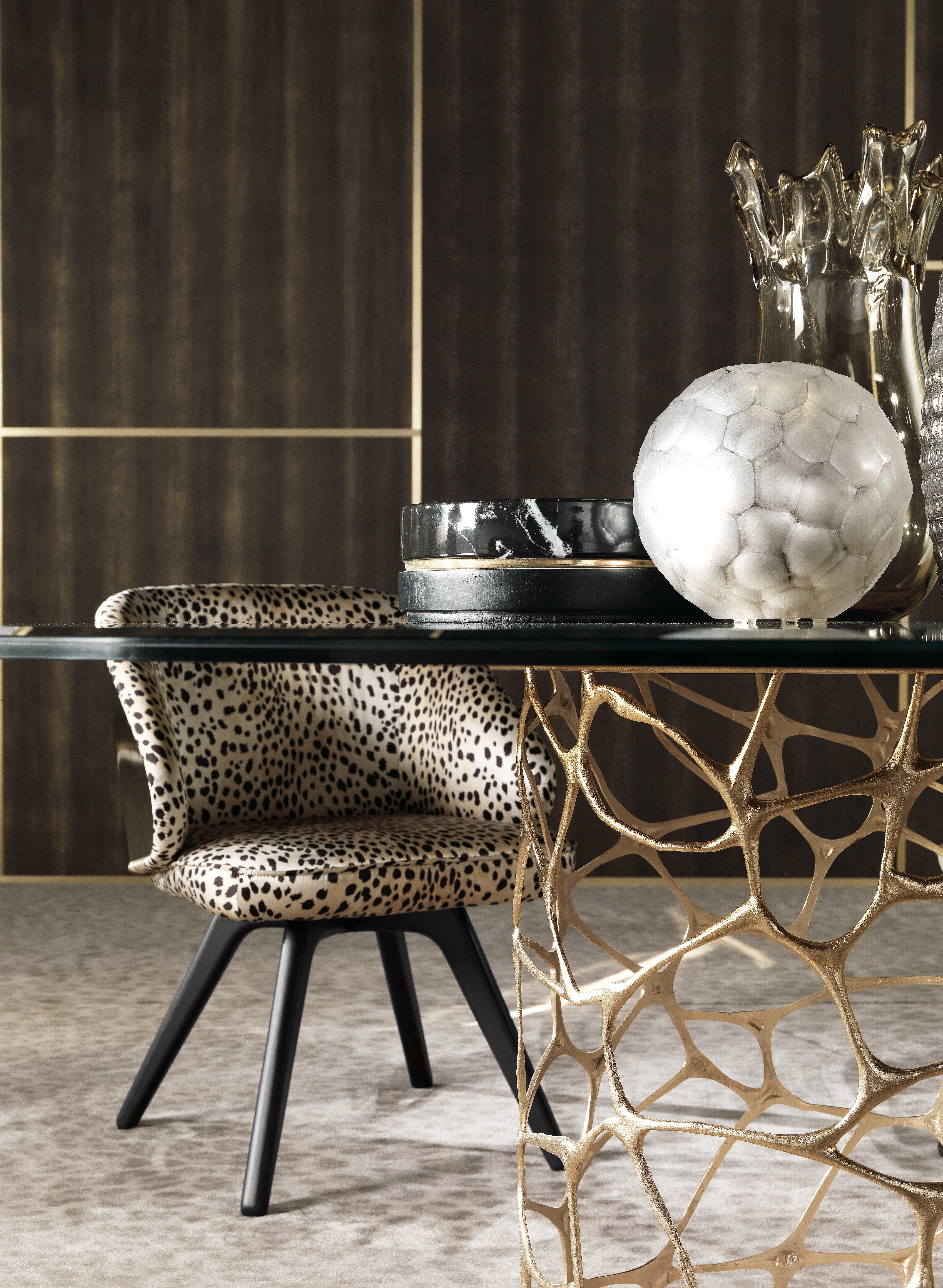Italiano Sedia Key West del 21° secolo in raso di seta di Roberto Cavalli Home Interiors in vendita