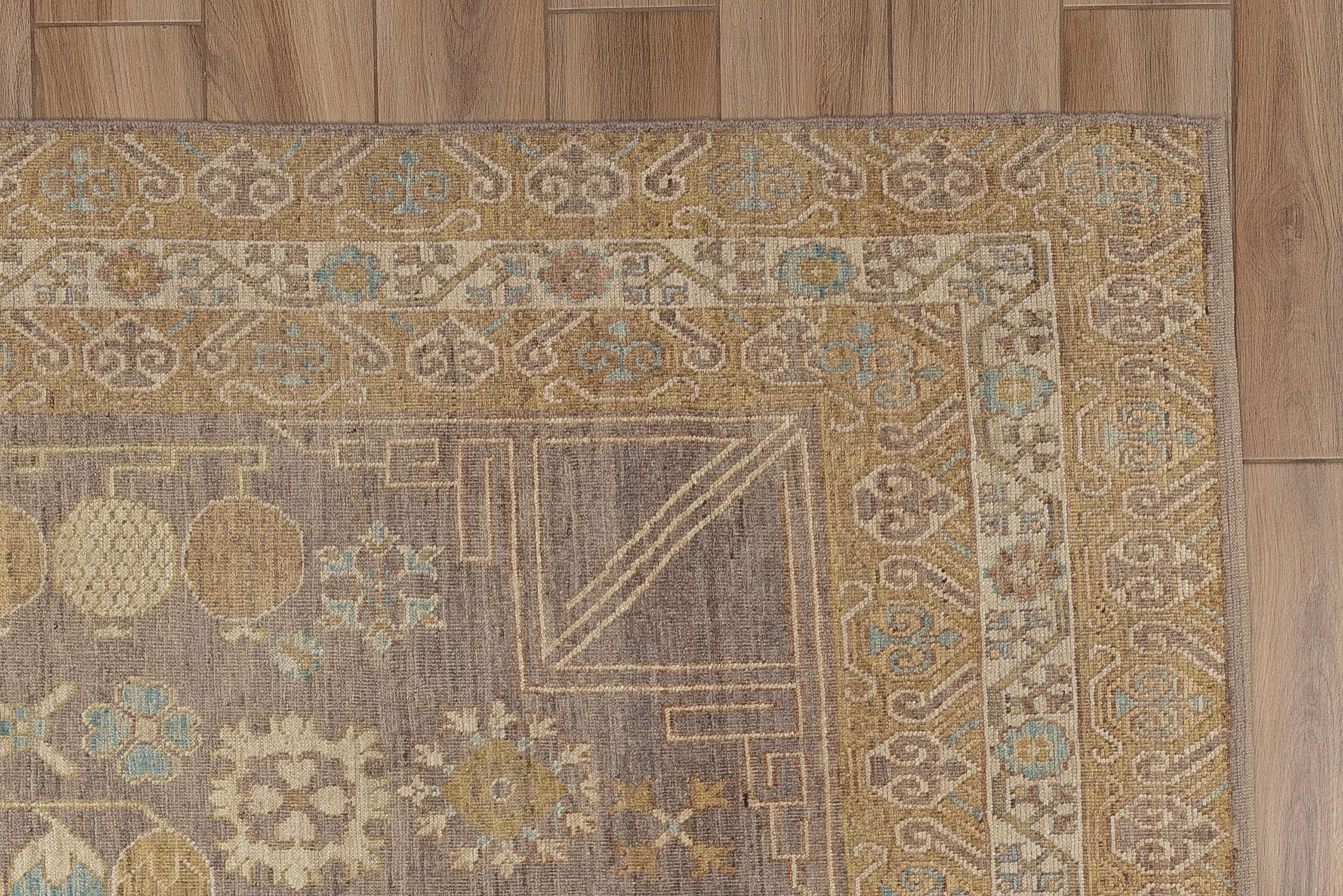 Tessuto a mano Khotan del 21° secolo in vendita