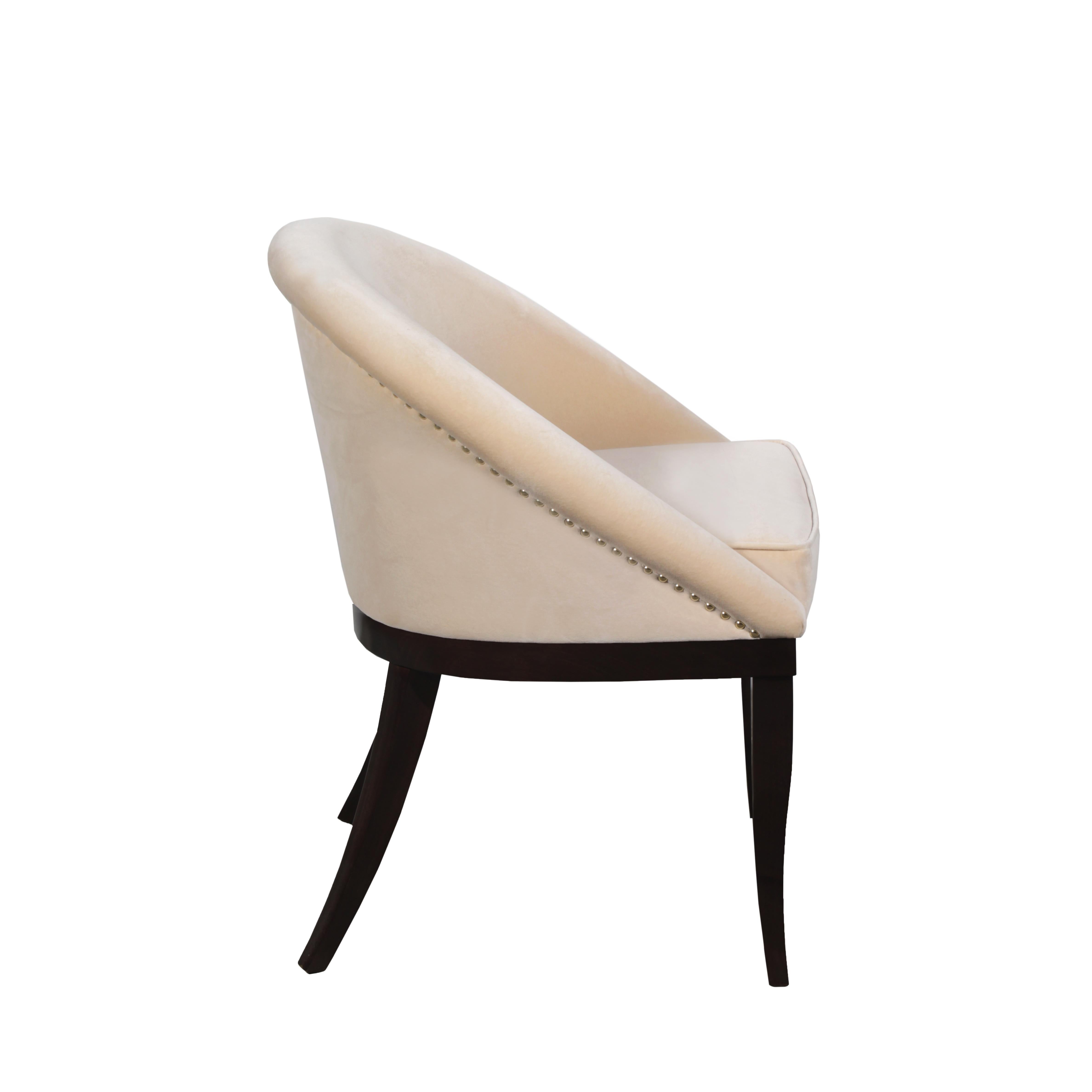 XXIe siècle et contemporain Chaise Kim de salle à manger du 21ème siècle pieds en bois de noyer  velours de coton en vente