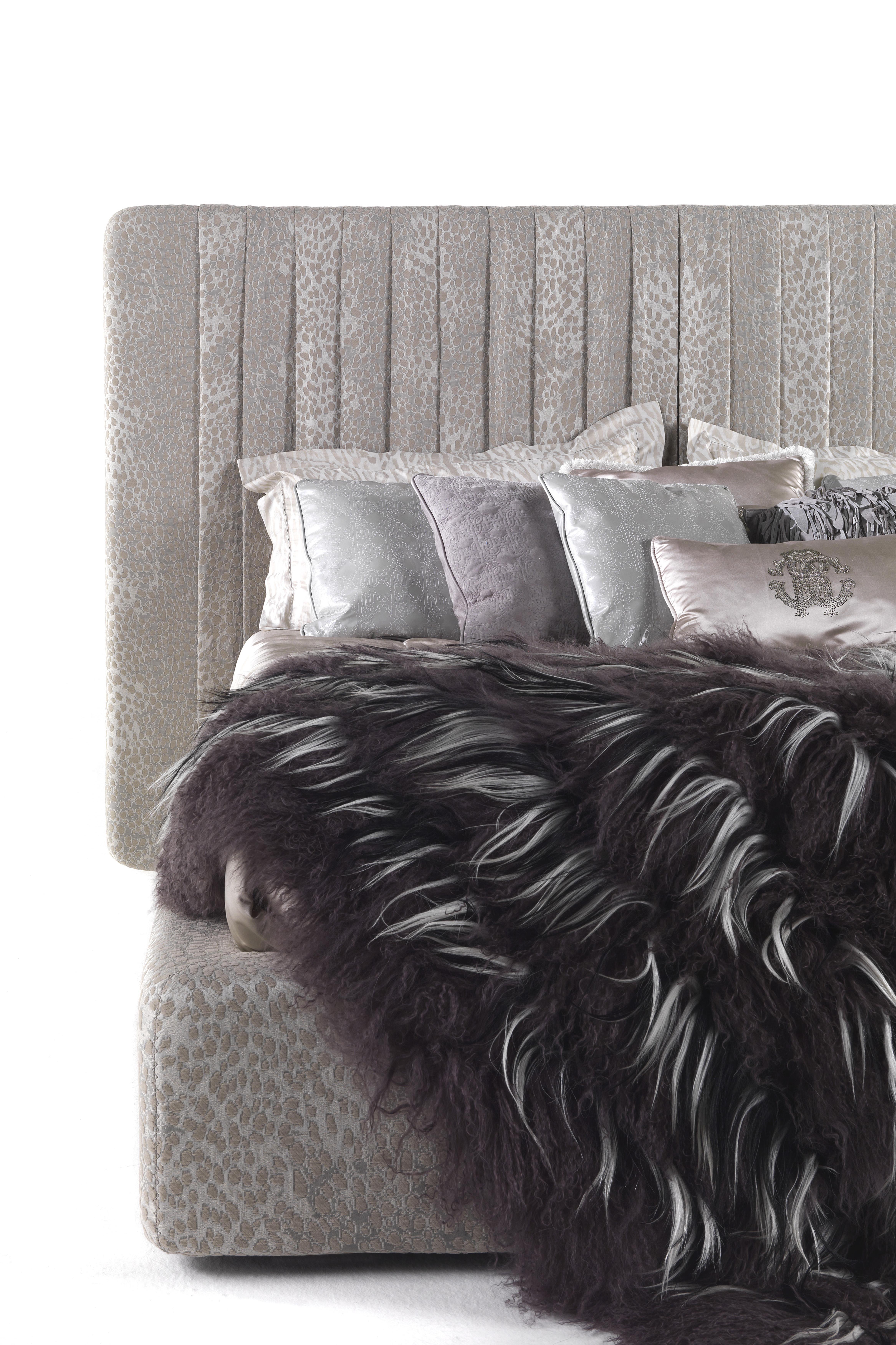 Kingston-Bett aus Stoff von Roberto Cavalli Home Interiors, 21. Jahrhundert (21. Jahrhundert und zeitgenössisch) im Angebot