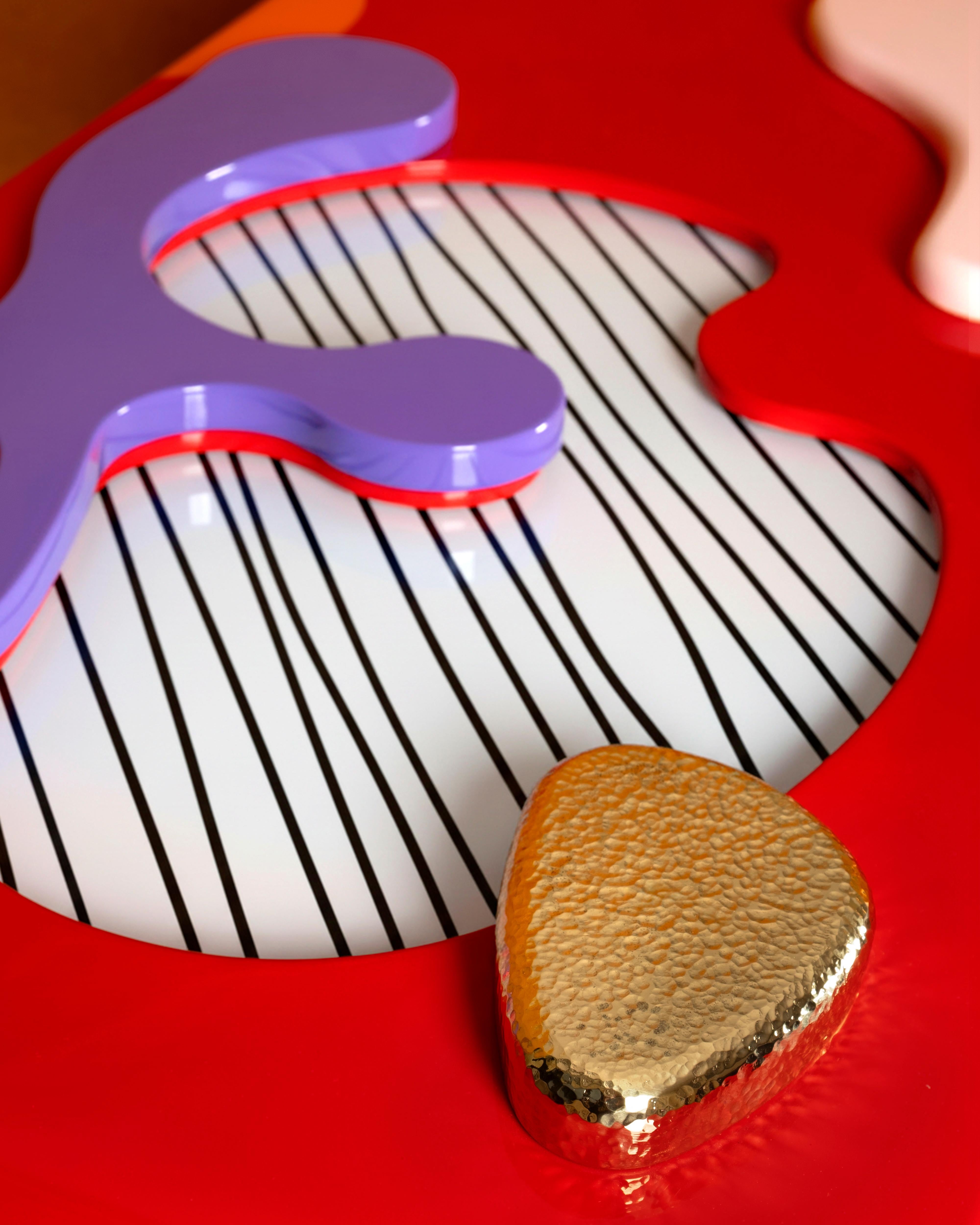 Console La vie du 21e siècle en bois laqué et laiton fabriqué au Portugal par Malabar en vente 2