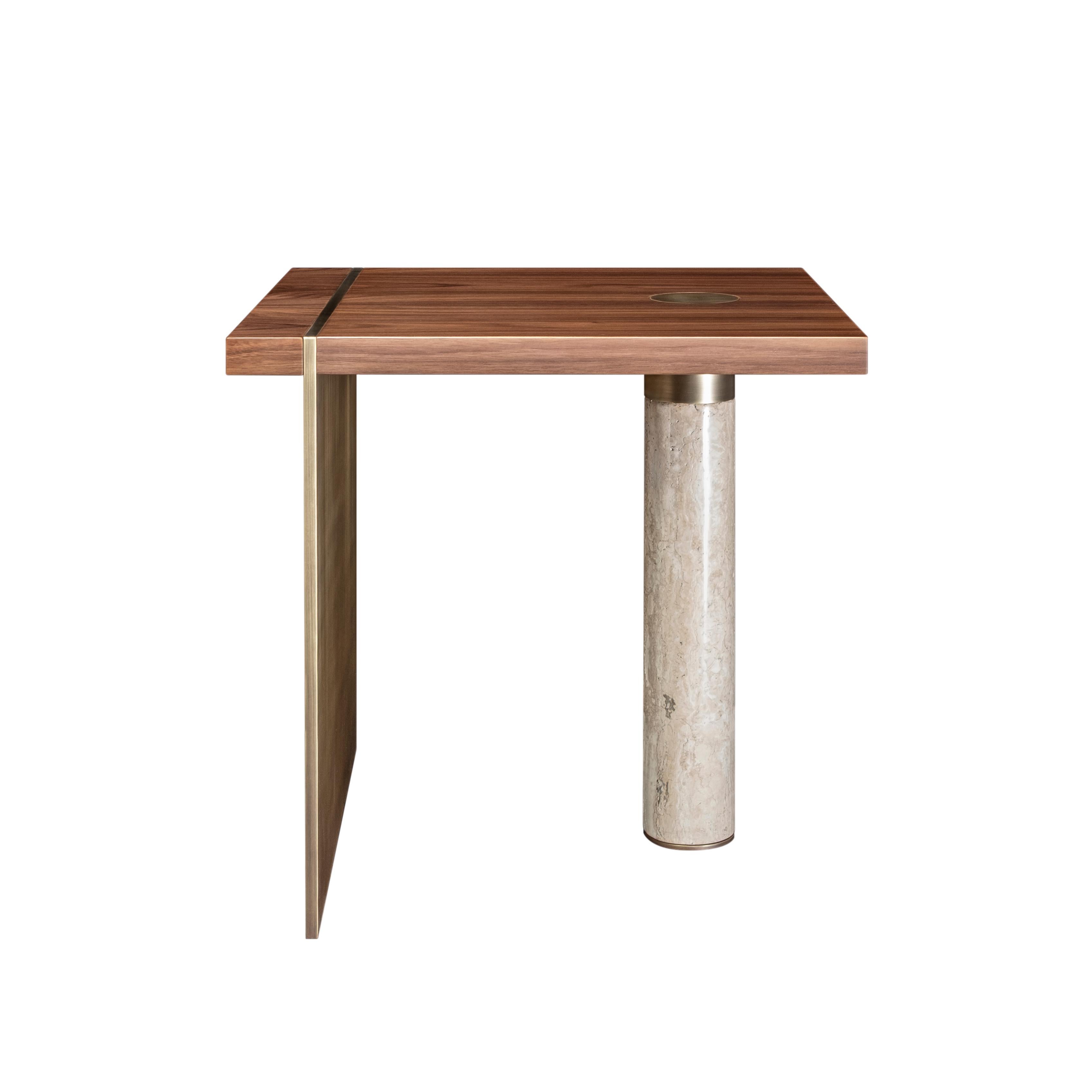 Portugais 21st Century Table d'appoint Lakewood en bois de frêne teinté noir en vente