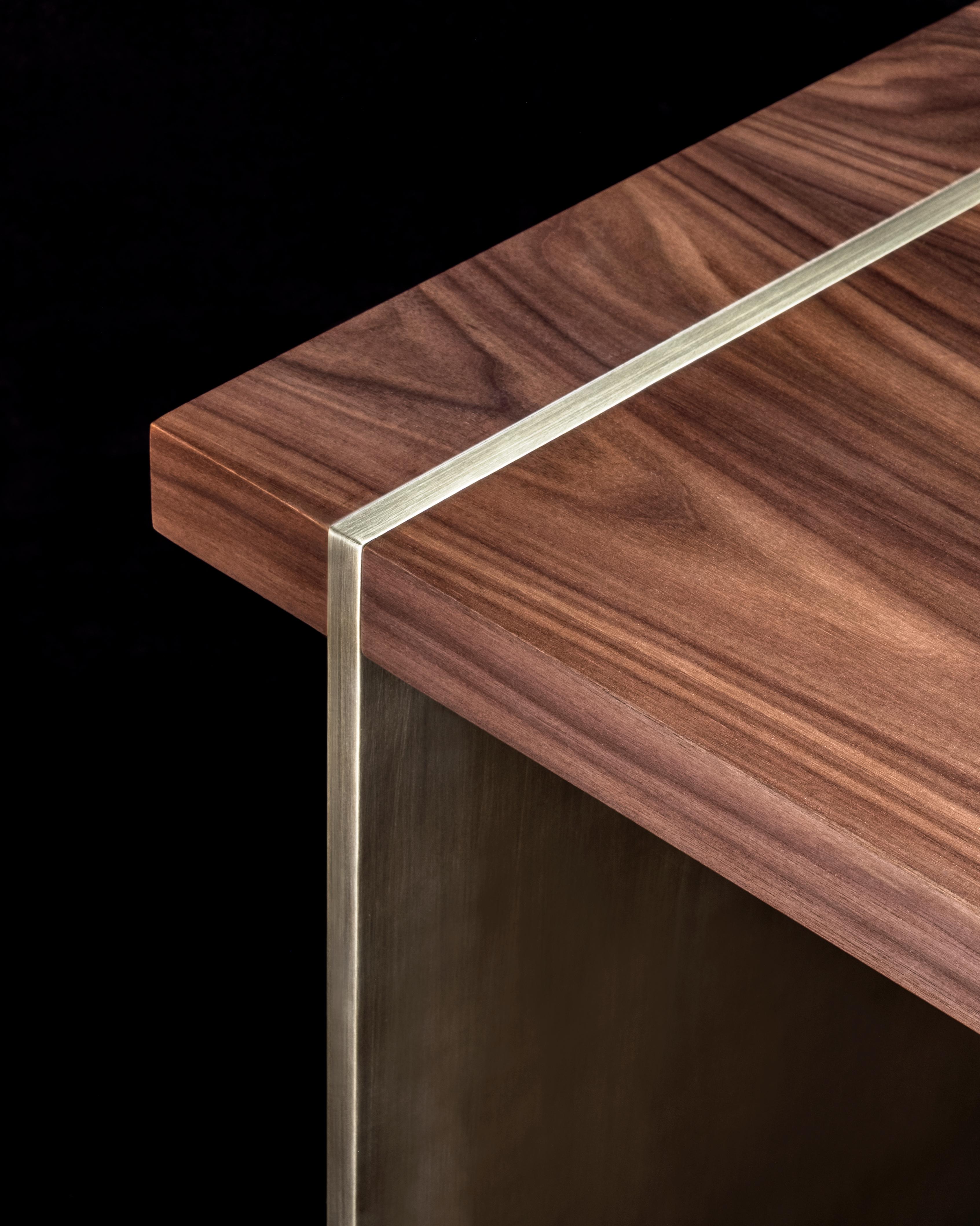 21st Century Table d'appoint Lakewood en bois de frêne teinté noir en vente 1