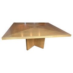 21st Century Large Custom Square Eiche Esstisch