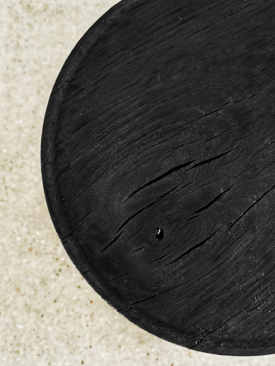 Américain Table d'appoint du 21e siècle à base en lave et plateau noir de Michael Javidi, fabriquée sur commande  en vente