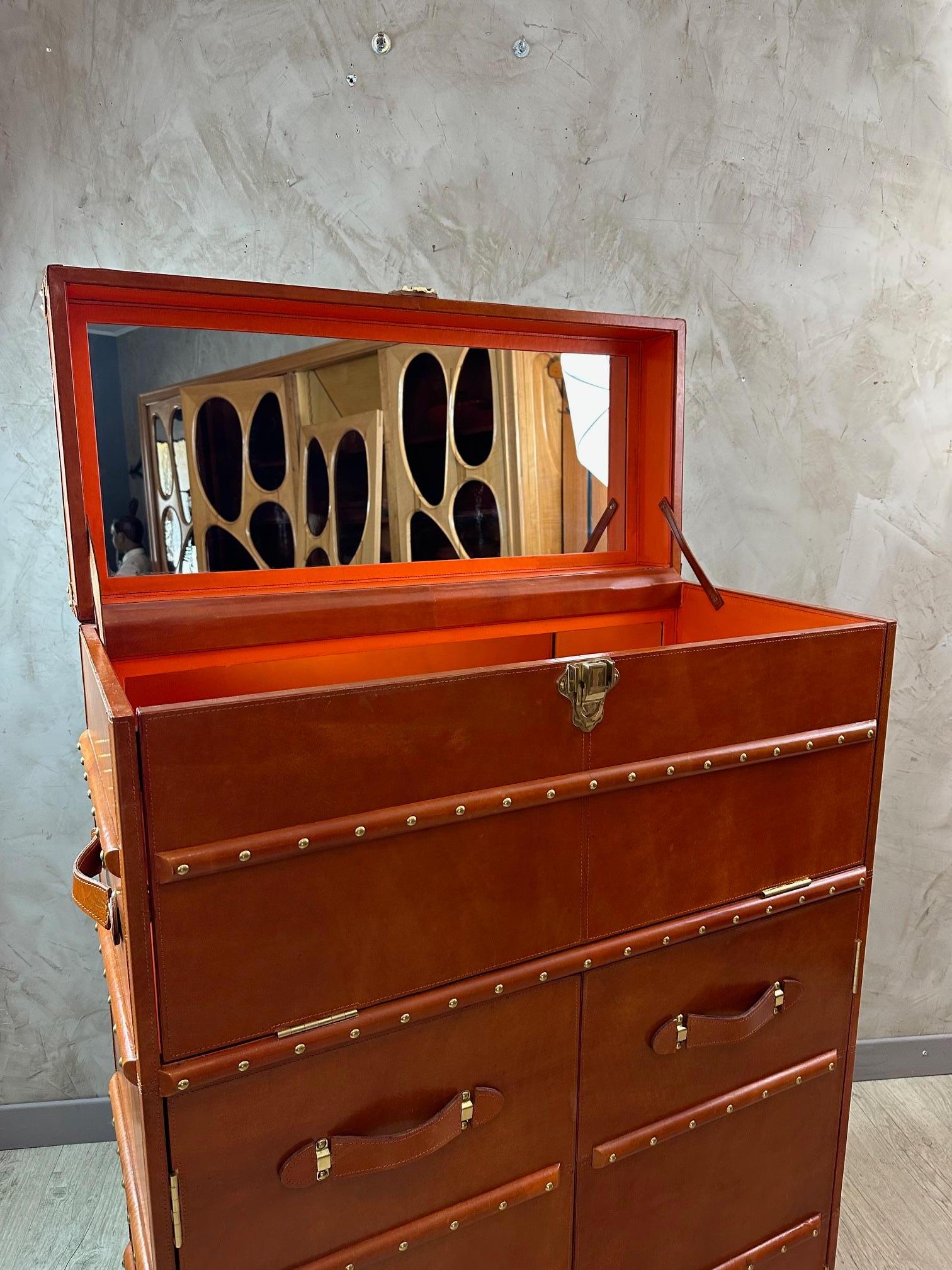 21st century Leather and Brass Bar Trunk In Good Condition In LEGNY, FR