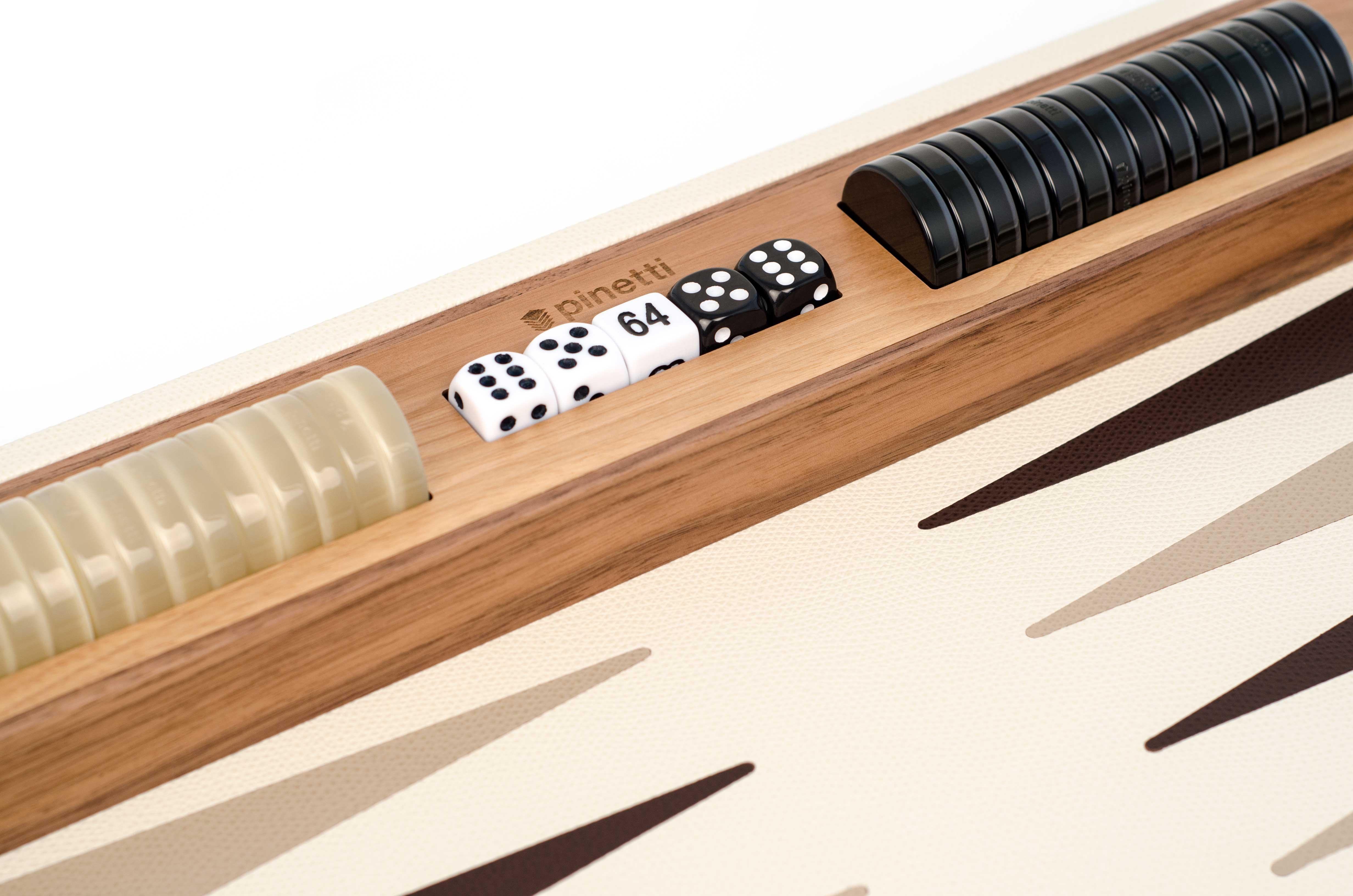 Moderne Ensemble de backgammon en cuir et bois de noyer du 21e siècle fabriqué à la main en Italie en vente