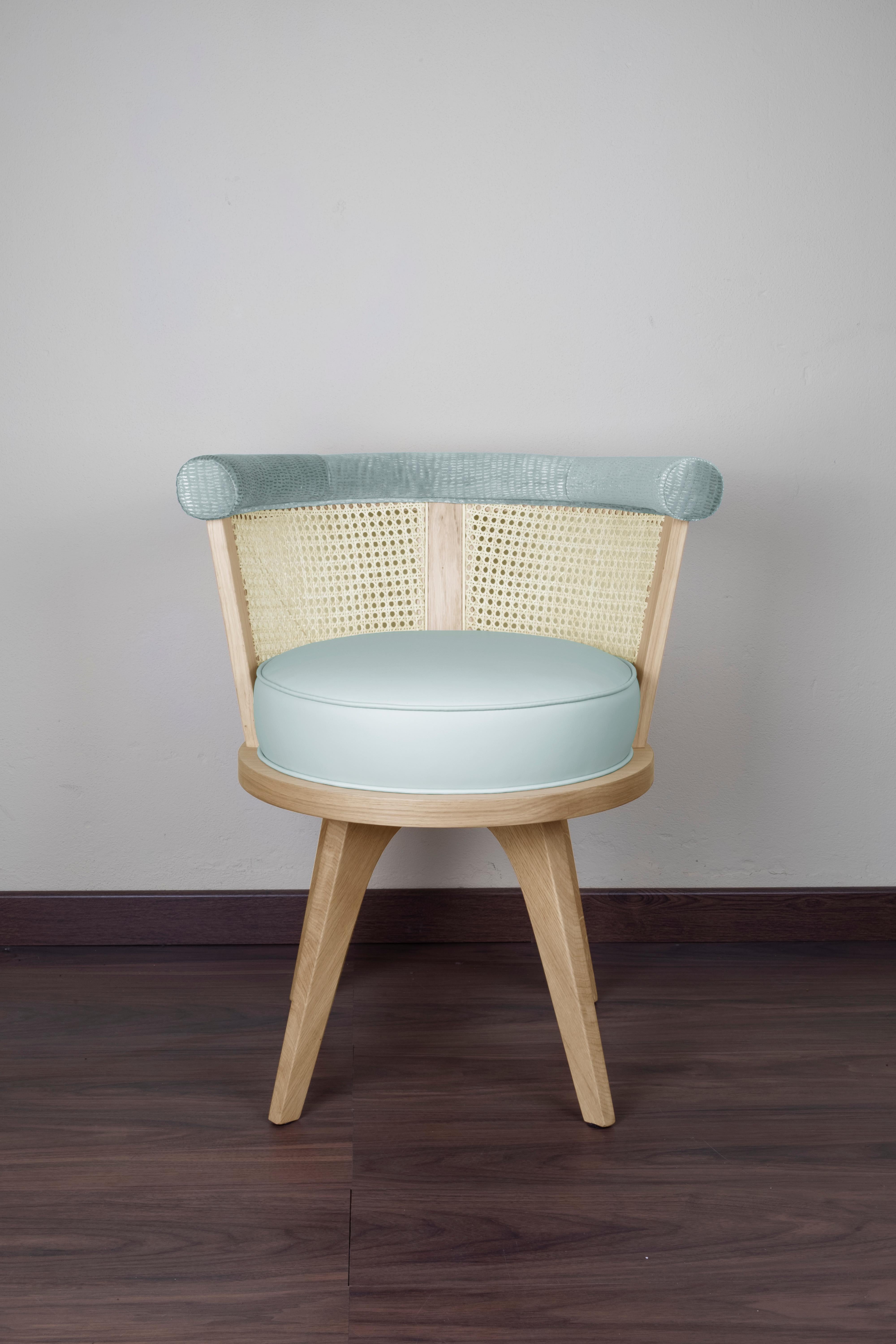 George is one of the Wood Tailors Club's bestsellers.

12 units ready to ship!

A membership application in a privileged club sometimes requires an endorsement by at least one club member. So, inspired in the symbolism of the act, George Dining