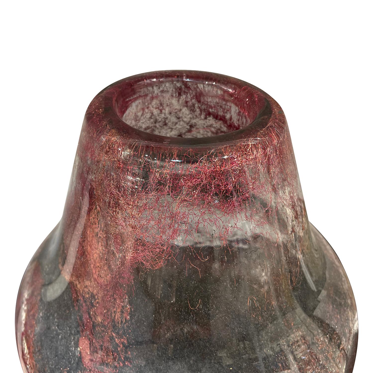 Vase simple italien en verre de Murano du 21e siècle de couleur lilas par le Studio Salvadore Bon état - En vente à West Palm Beach, FL