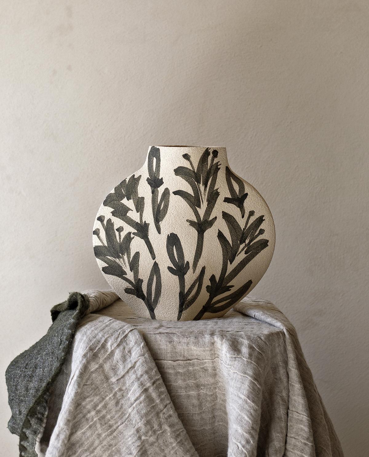 XXIe siècle et contemporain Vase Lilies du 21e siècle en céramique blanche, fabriqué à la main en France en vente