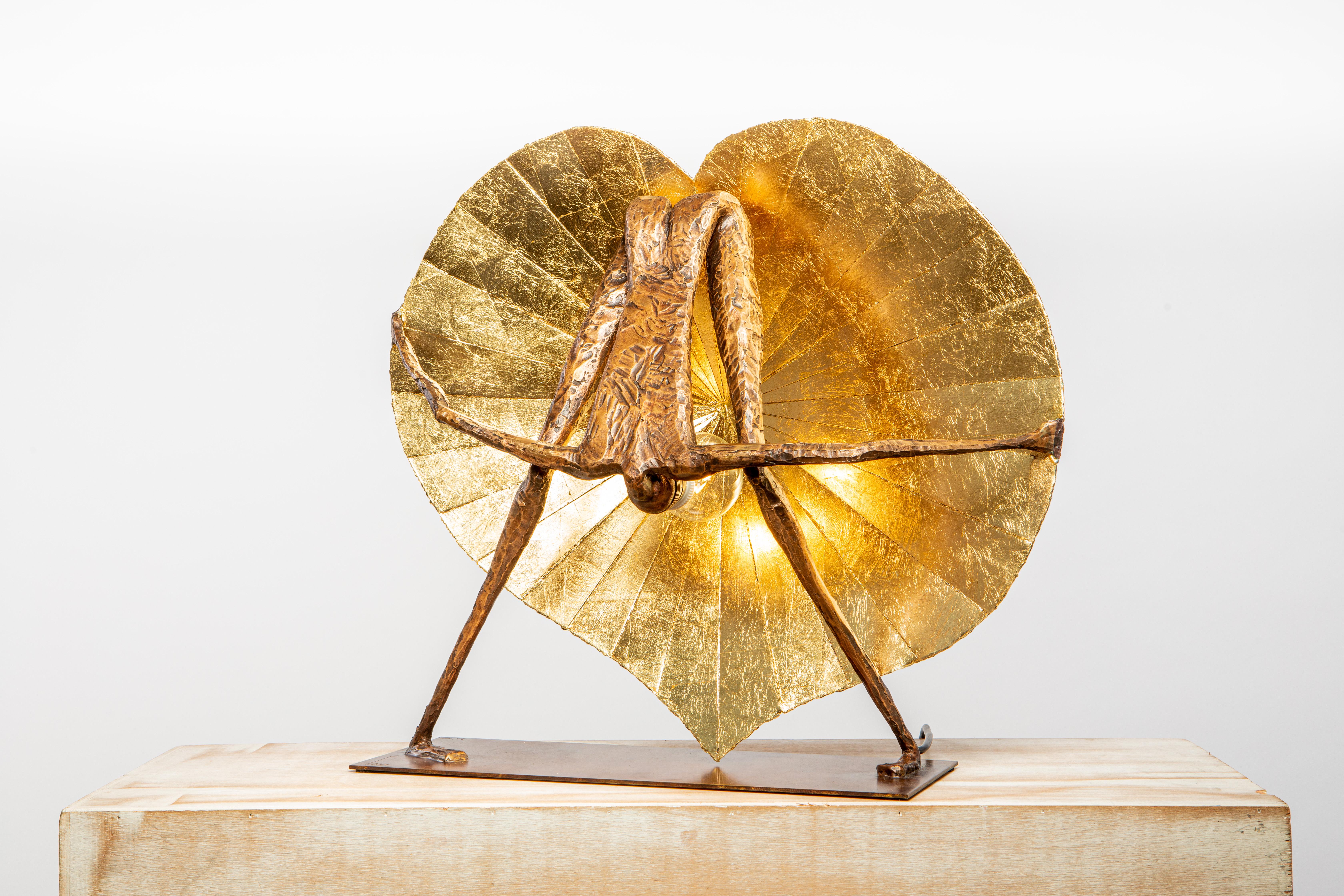 21. Jahrhundert Limitierte Auflage der skulpturalen Tischlampe Écoute Ton Coeur von Fantôme (Französisch) im Angebot