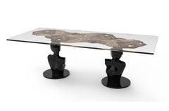 Tavolo Lorsky del XXI secolo, resina e impiallacciatura di olmo, base in Wood intagliato, Made in Italy