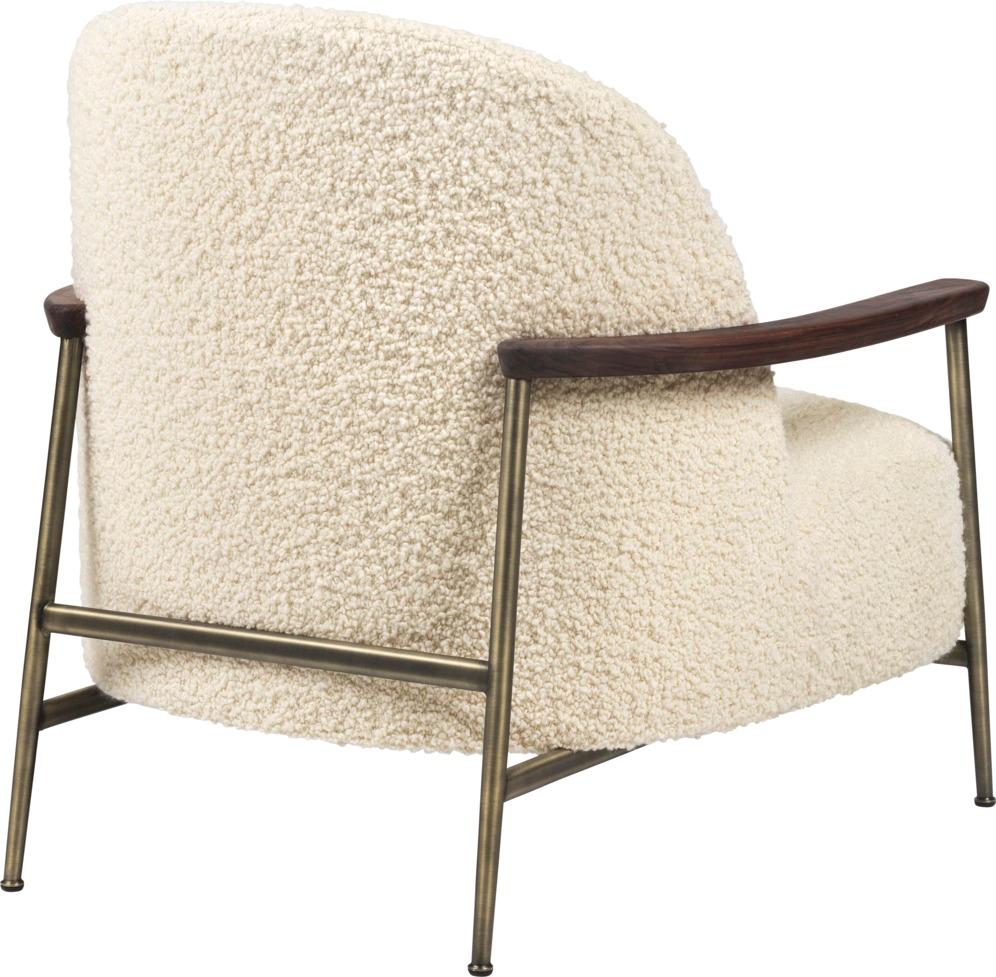 Inspired by a contemporary take on the mid-century Scandinavian design tradition, the Séjour Lounge Chair’s soft, rounded backrest envelops its solid, welcoming seat,
offering tremendous comfort and an invitation to stay awhile,as its name