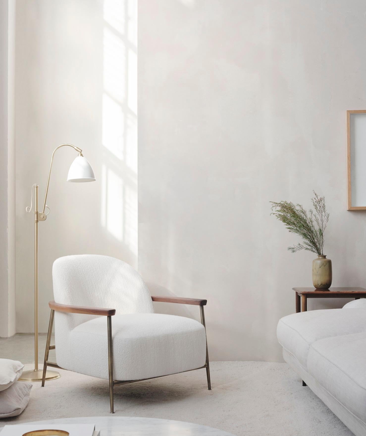 Sedia da salotto bassa scandinava del 21° secolo con braccioli in vendita 1