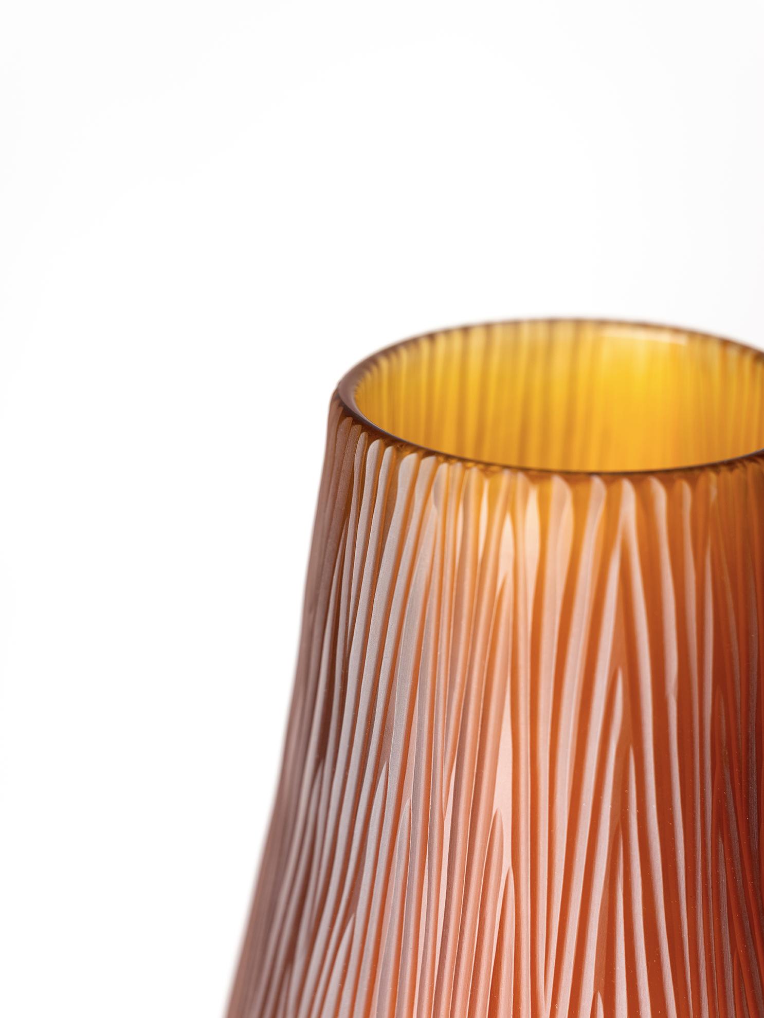 Puparìn is a vase from the Laguna Collection designed by Ludovica+Roberto Palomba for Purho in spring 2022.
Thin, slender and marked by a thick clear glass base that seems to make the colour float inside the vase, Puparìn — the name of which