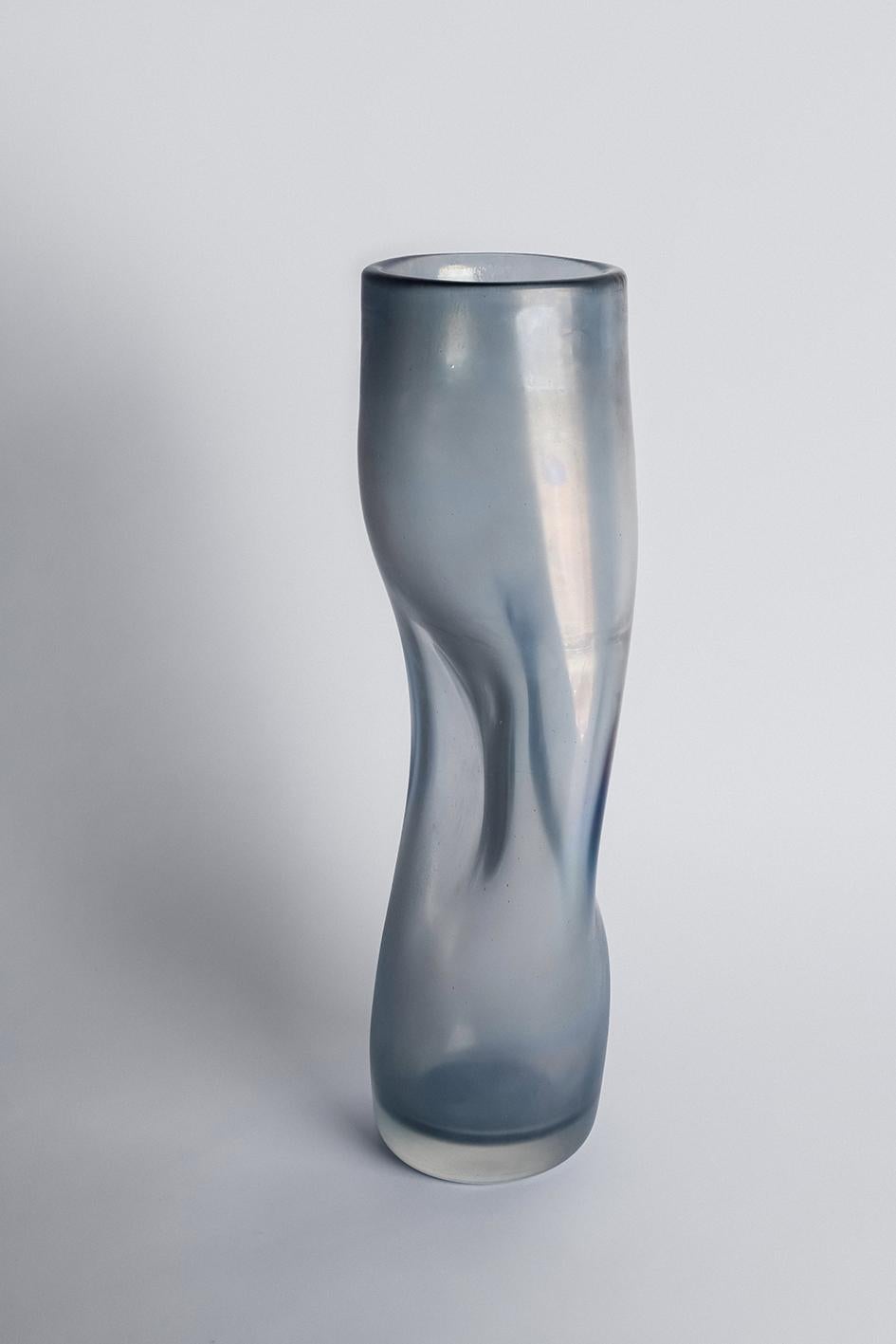 Rio is a vase from the Laguna Collection designed by Ludovica+Roberto Palomba for Purho in spring 2022.
Slender, sinuous, apparently imperfect, Rio was conceived starting from a cylindrical shape whit a central section modeled to convey the idea of