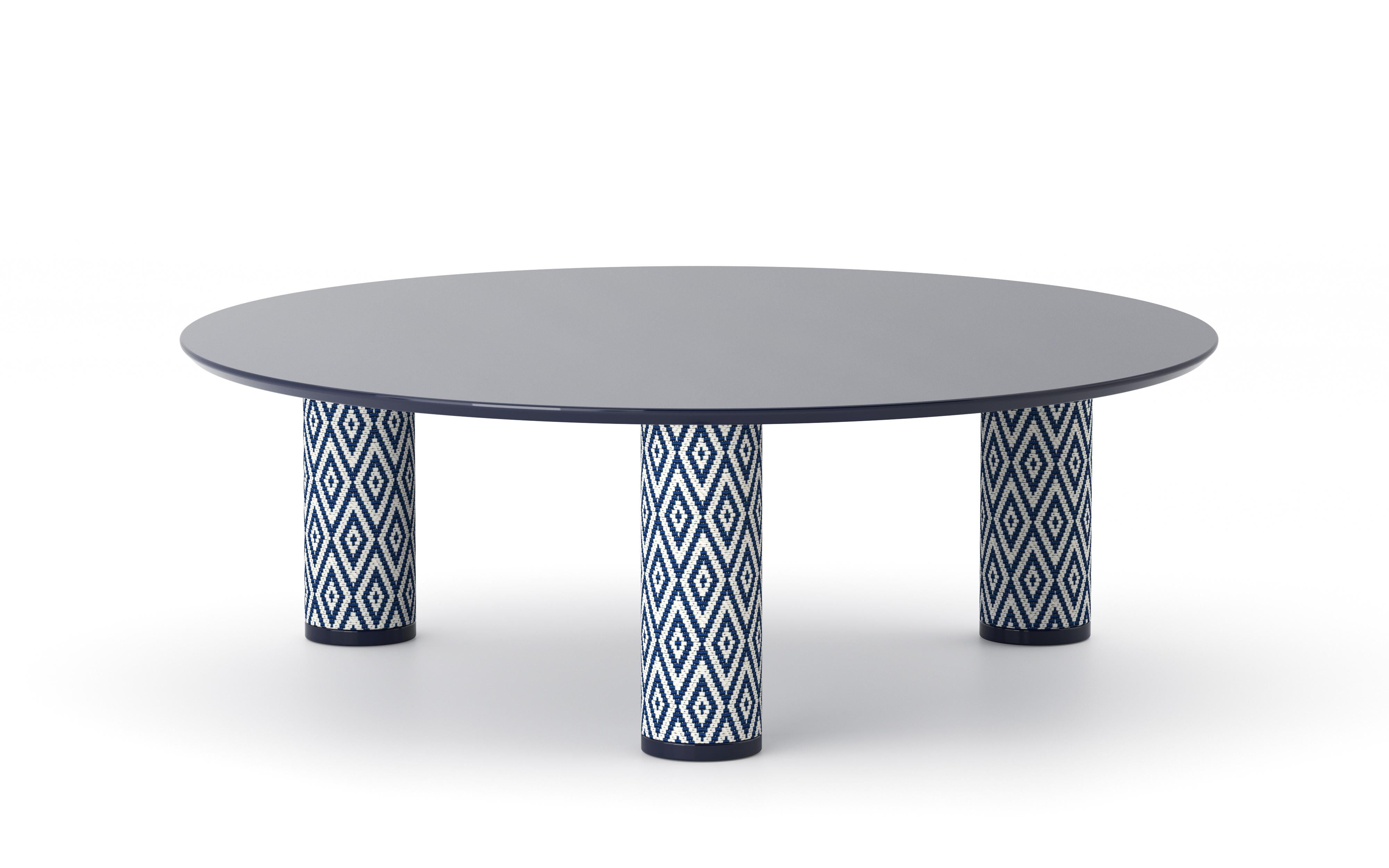 UMA Round 90 is a low table from the collection of the same name designed by Ludovica+Roberto Palomba for P + C Edizioni in spring 2022.
Featuring a circular resin top, UMA Round 90 puts the design accent on the table’s cylindrical pedestal legs