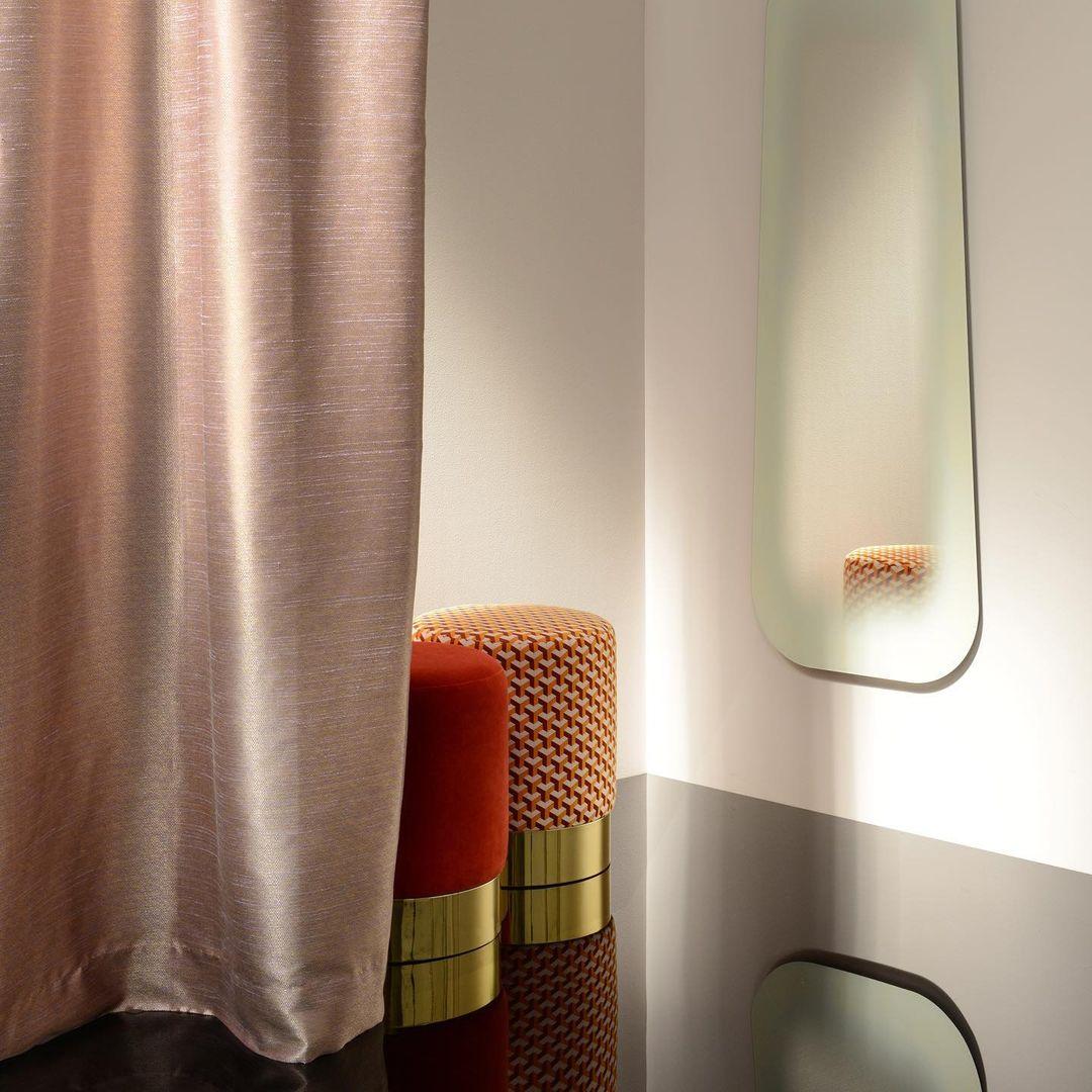 Tabouret Lune C, rembourrage en velours et laiton poli, fabriqué à la main par Duistt Neuf - En vente à Leça da Palmeira, PT