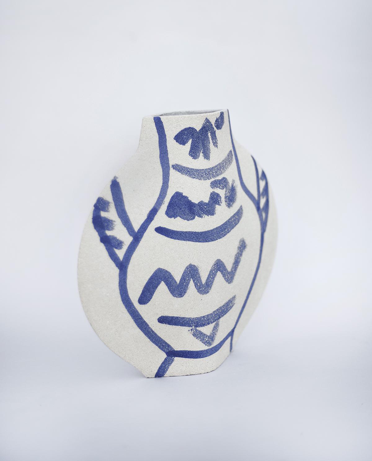 ‘Lune [M] - Blue Pattern' ceramic vase.

This vase is part of a new series inspired by iconic Art (and more precisely paintings) movements. Here is our LUNE [M] model with blue slip motifs based on abstract paintings. They are applied to the vase