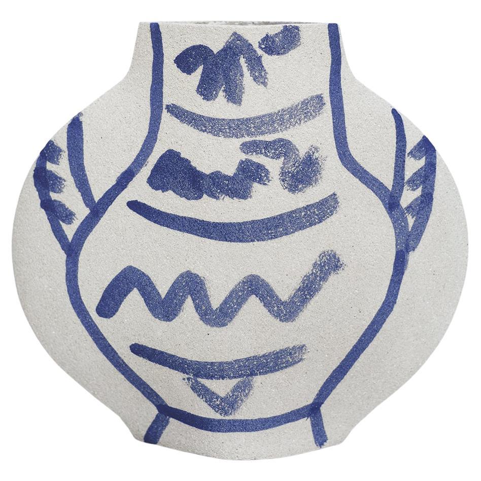 Lune ''M'', Vase mit blauem Muster aus Keramik, handgefertigt in Frankreich, 21. Jahrhundert