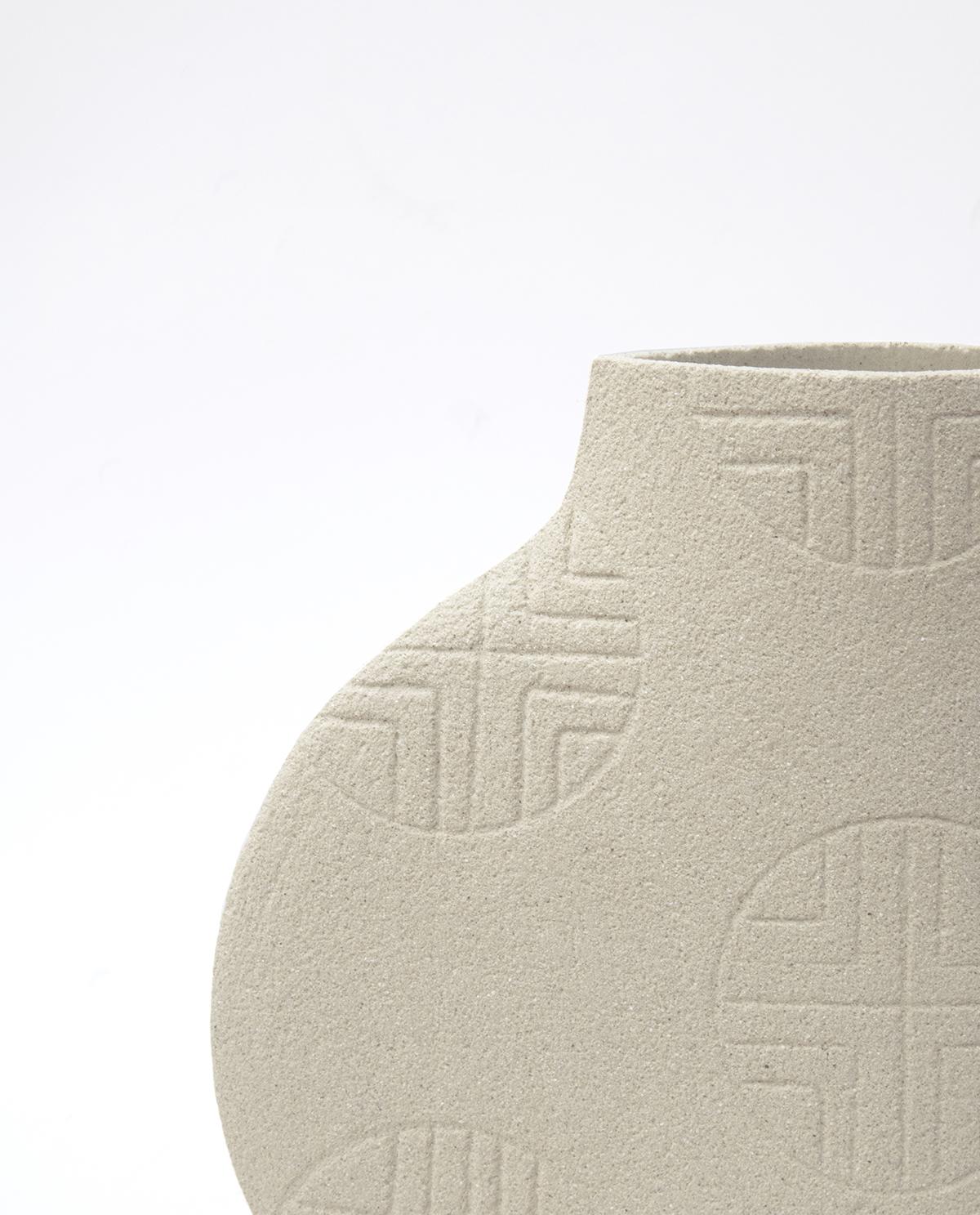 Fatto a mano 21st Century Lune [M] N°1 Vase in White Ceramic, Hand-Crafted in France in vendita