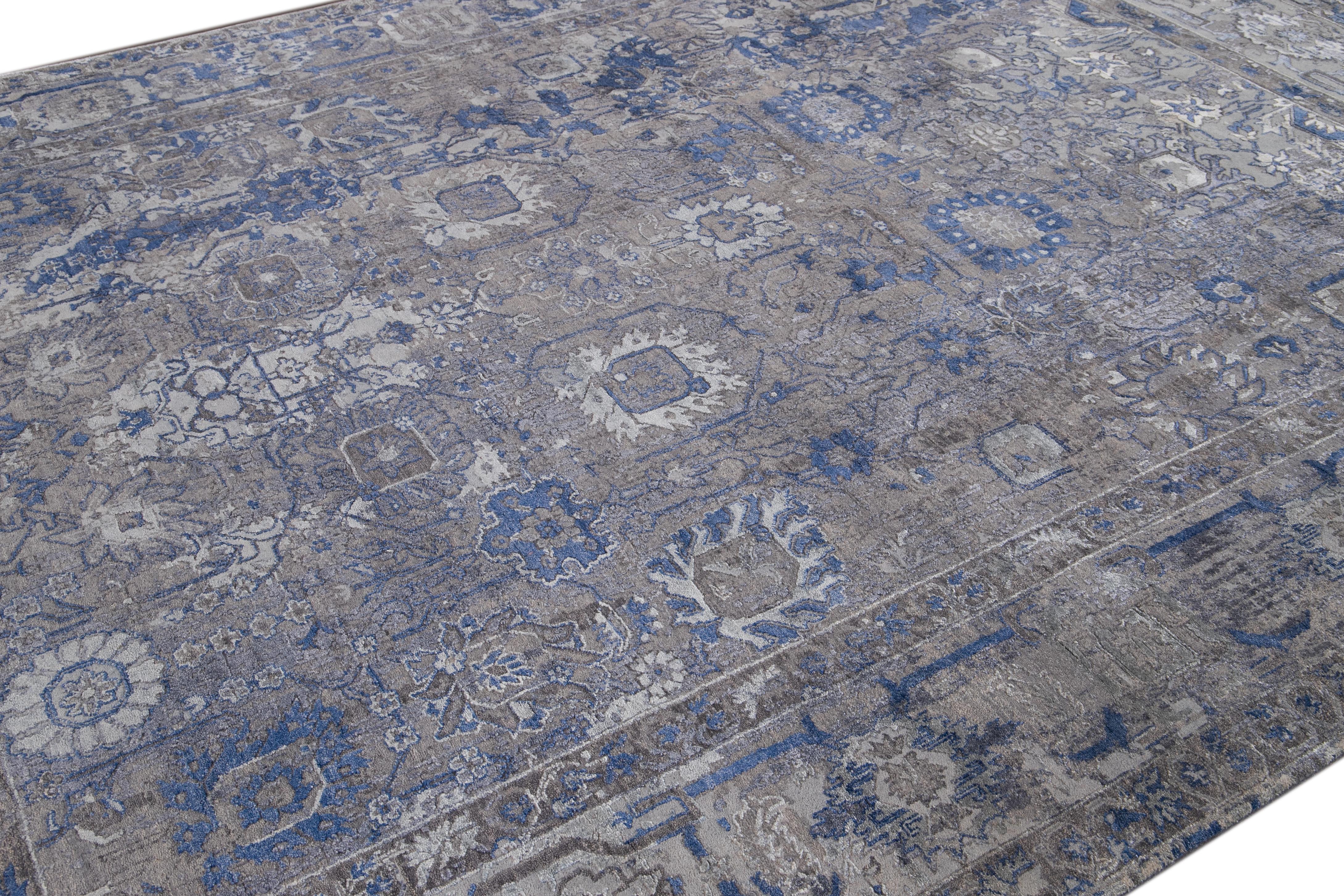 Indian 21st Century Mahal Style Wool Rug With Gray And Blue Design For Sale