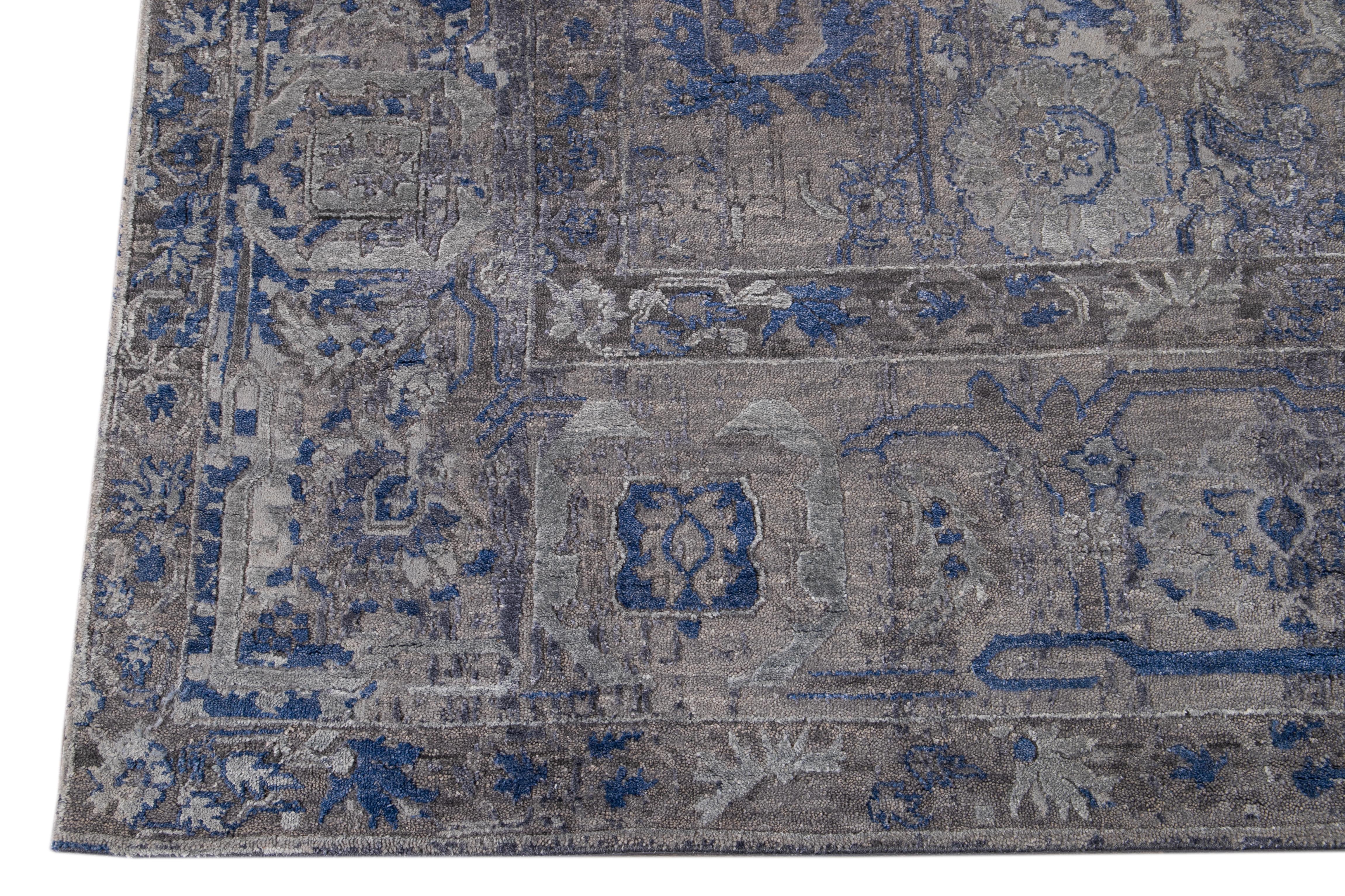 Hand-Knotted 21st Century Mahal Style Wool Rug With Gray And Blue Design For Sale