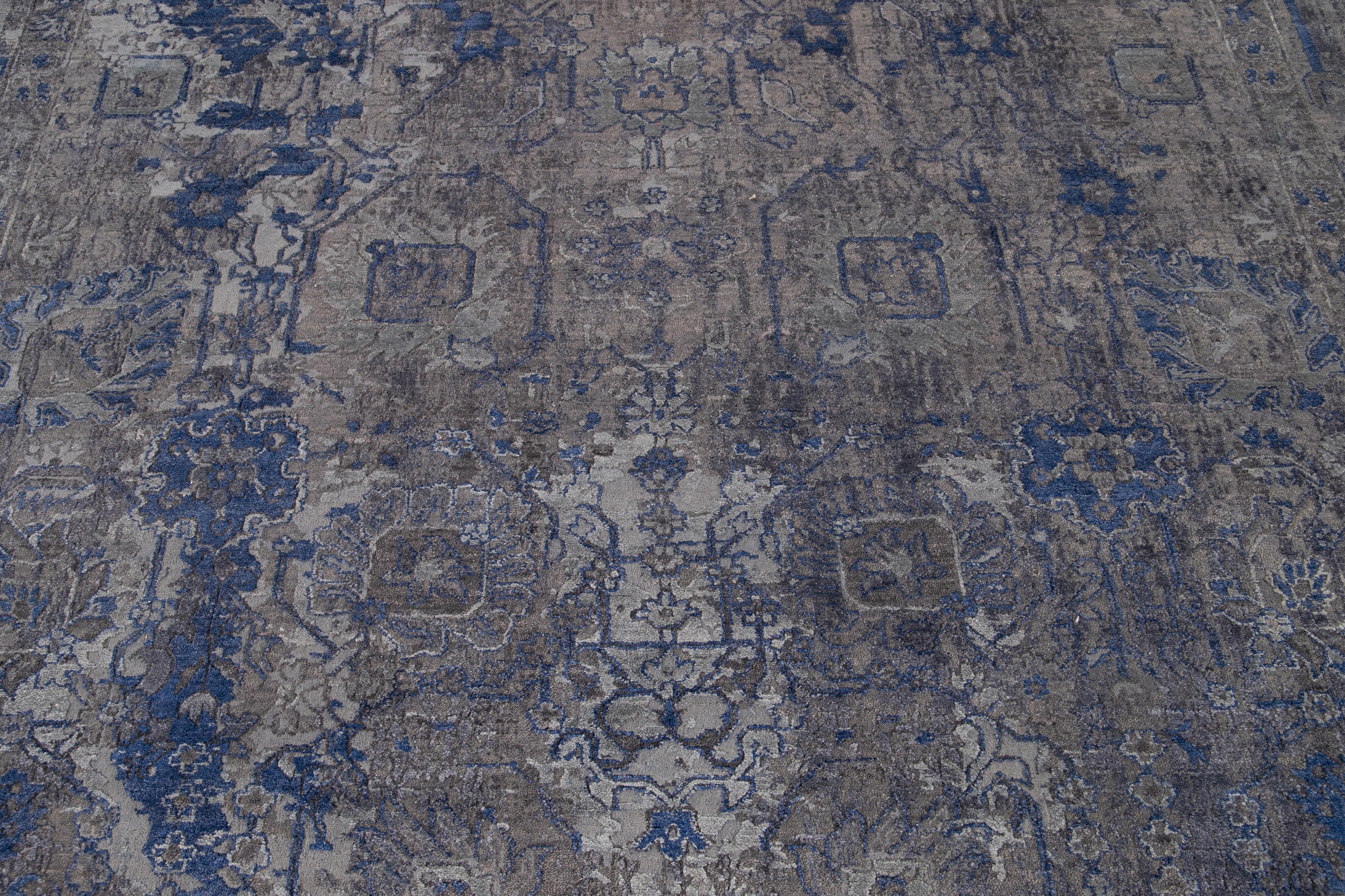 21st Century Mahal Style Wool Rug With Gray And Blue Design In New Condition For Sale In Norwalk, CT