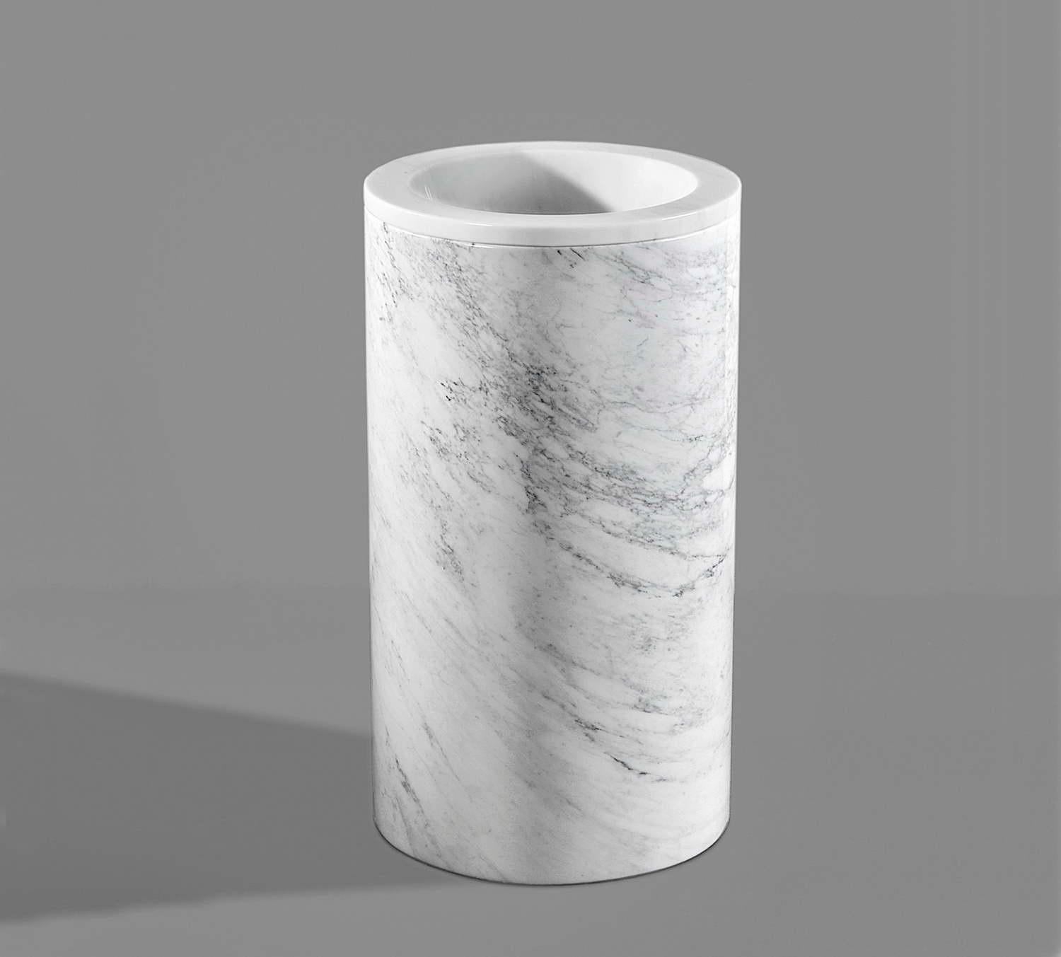 Column washbasin in marble and shelves and mirror designed by Danilo Silvestrin.

Column washbasin with shelves and mirror.
Size: cm. 133 x 42 x 210 H.
Materials: Bianco Carrara & Nero Marquina
Designed by: Danilo Silvestrin.