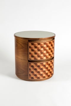 Geometrischer Nachttisch mit Intarsien aus Holzfurnier des 21. Jahrhunderts