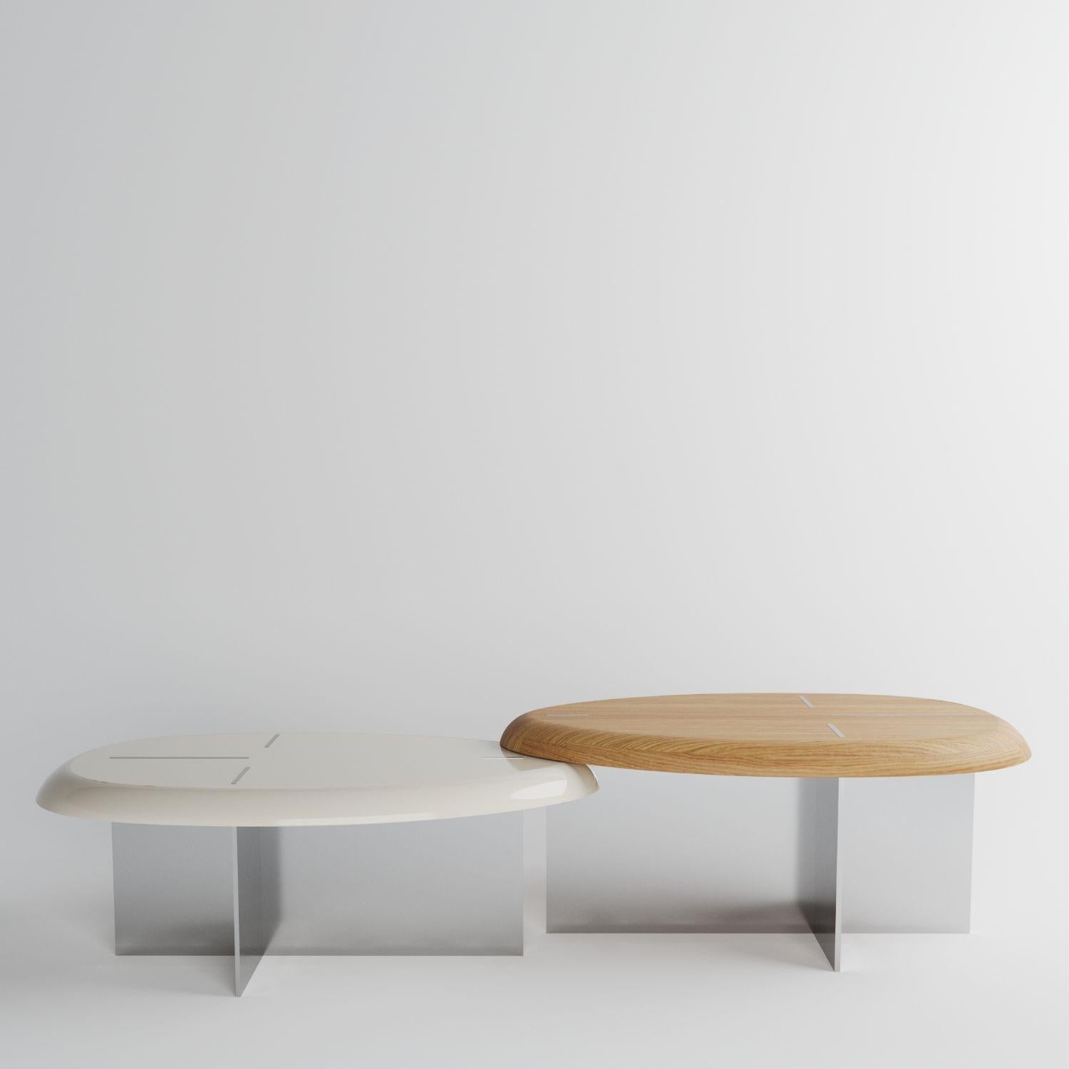 21ème siècle Masque Table basse étroite, bois laqué brillant, fait à la main par Duistt

Les masques, souvent considérés comme des expressions d'identité, de tradition et de transformation, apportent une profonde résonance culturelle au design,