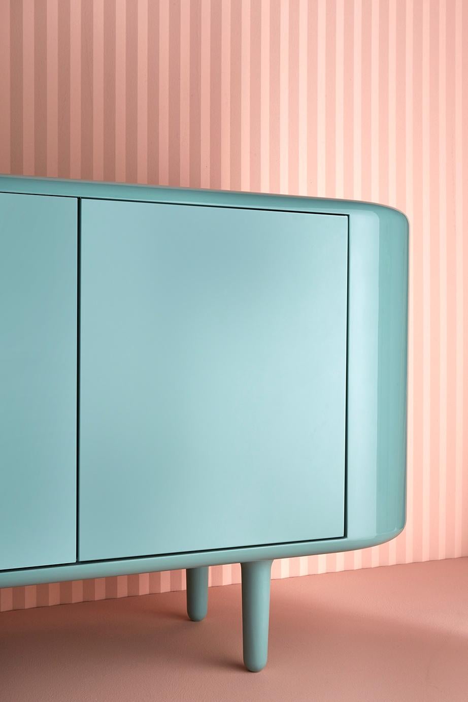 Settebello Cabinet, Colorama Collection
Design by Matteo Zorzenoni for Scapin Collezioni

The Settebello’s cabinet takes its name from the famous ETR 300 train, whose
characteristic was a large circular window at the front and rear of the train.